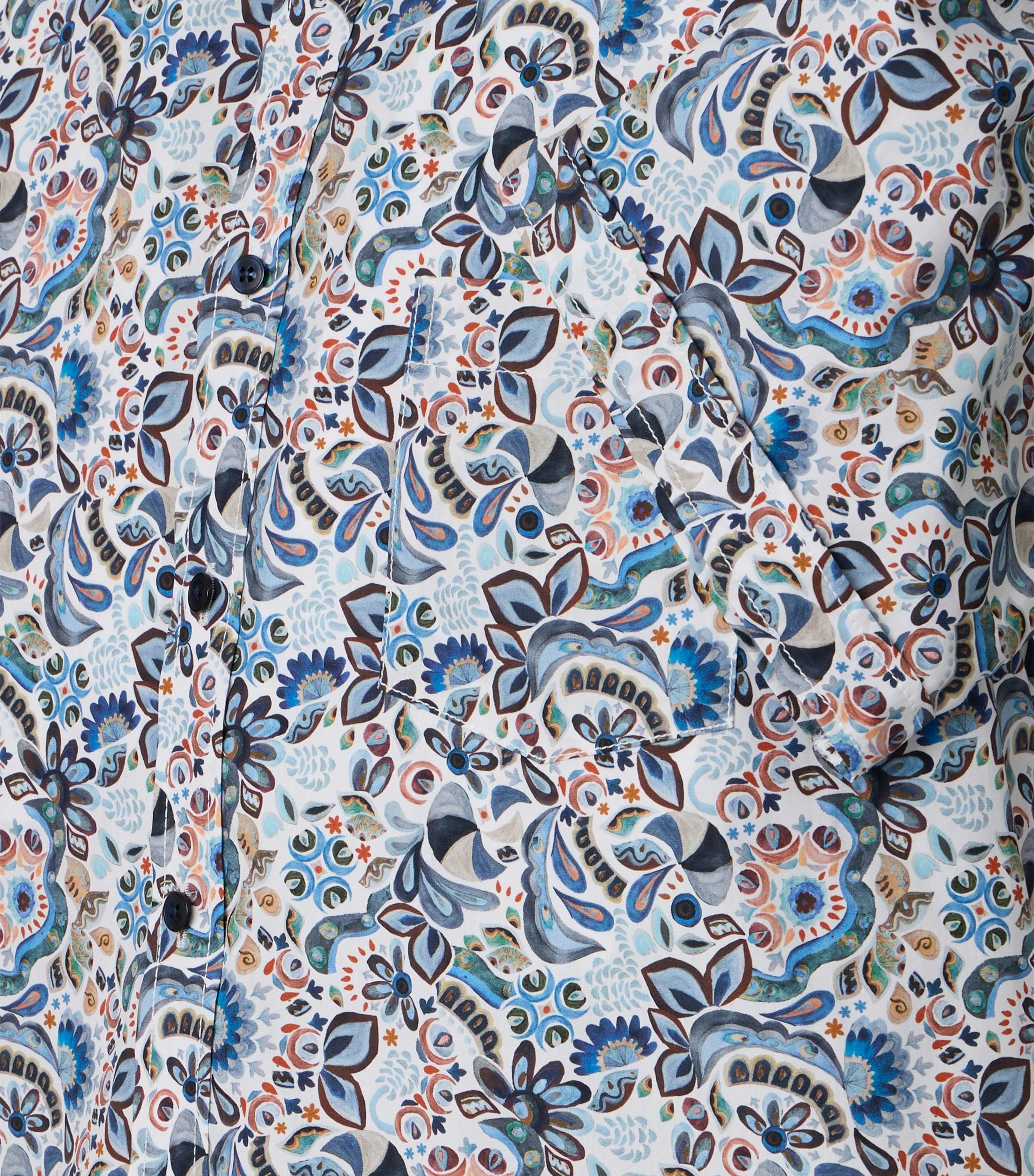 Ein Freizeithemd im Print Muster in der Farbe Blau