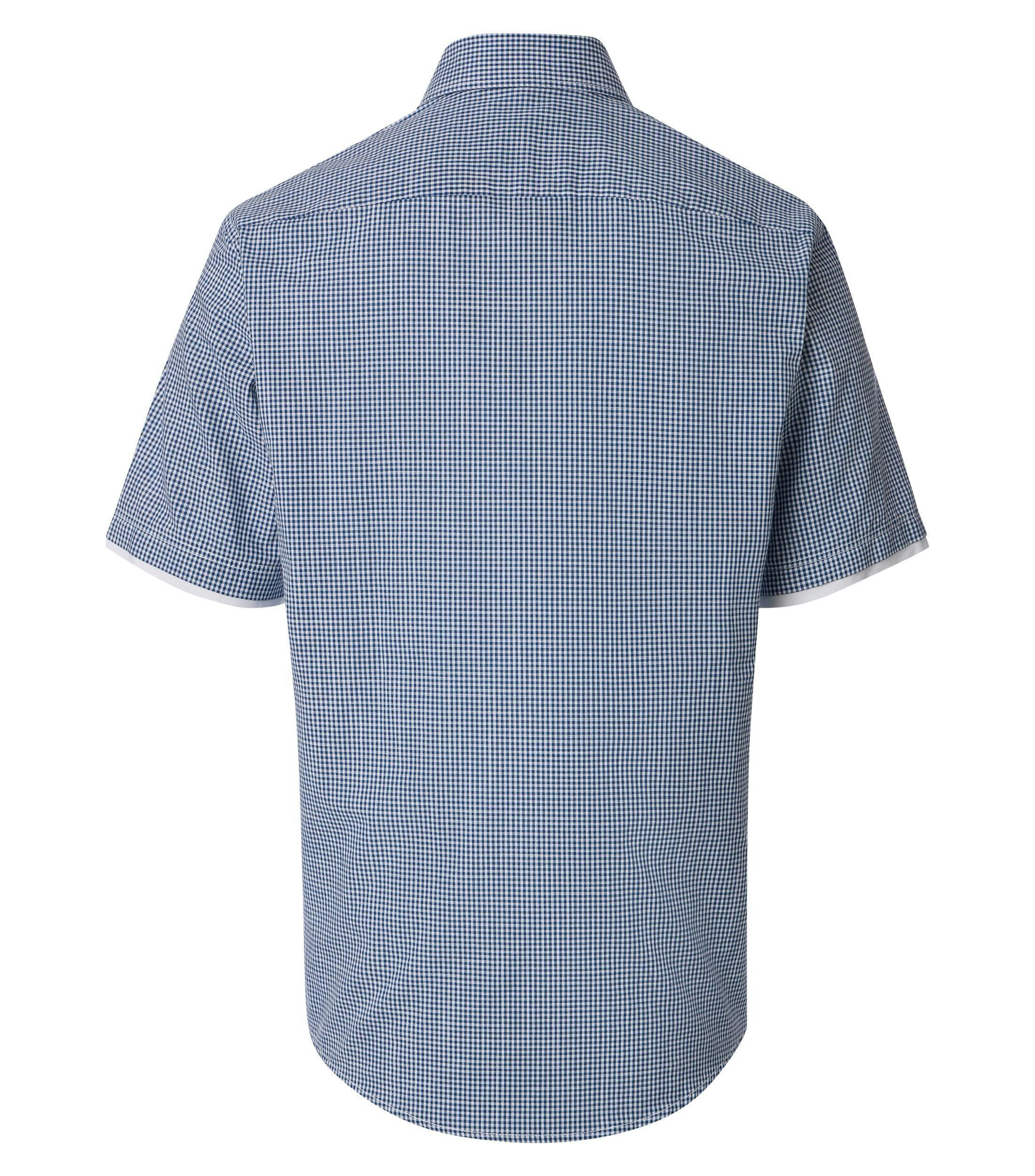 Ein Freizeithemd im kariert Muster in der Farbe Blau