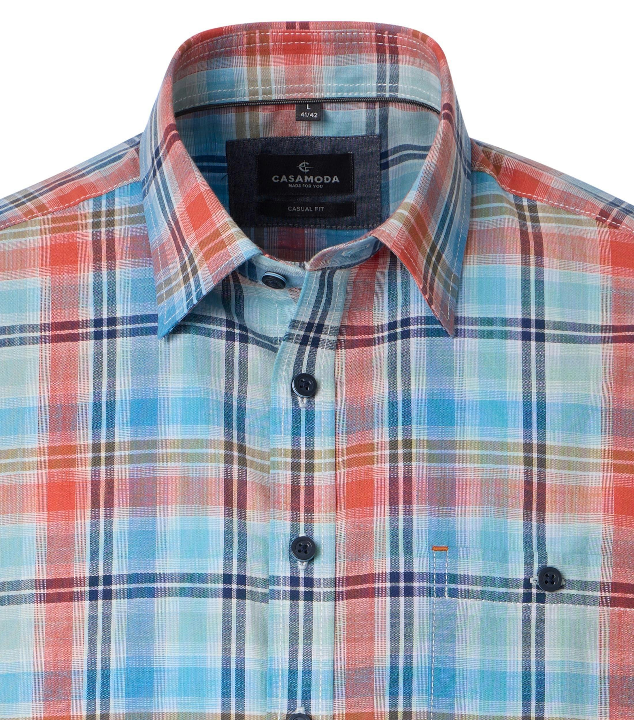 Ein Freizeithemd im kariert Muster in der Farbe Helltürkis