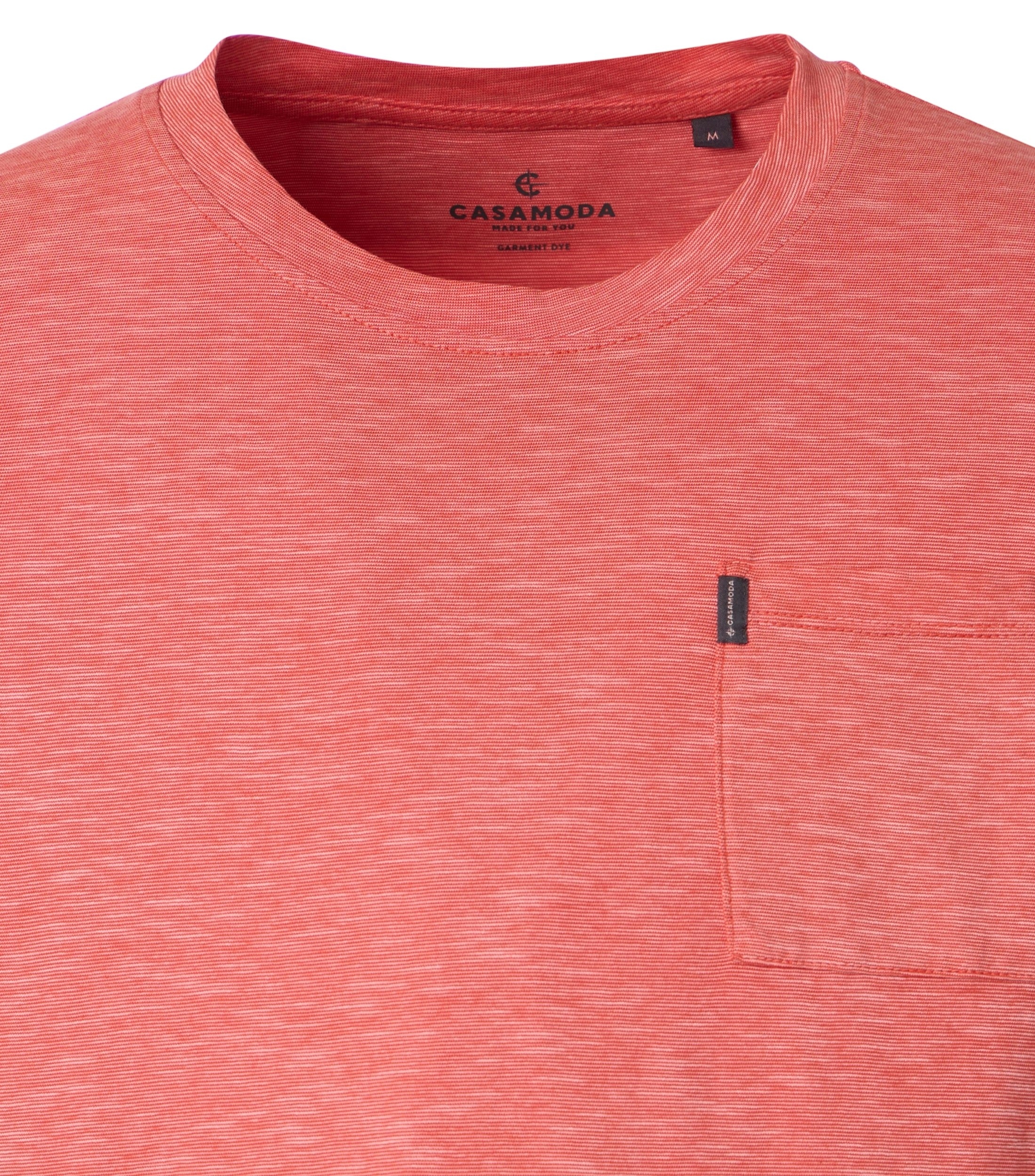 Ein T-Shirt im uni Muster in der Farbe Hellrot