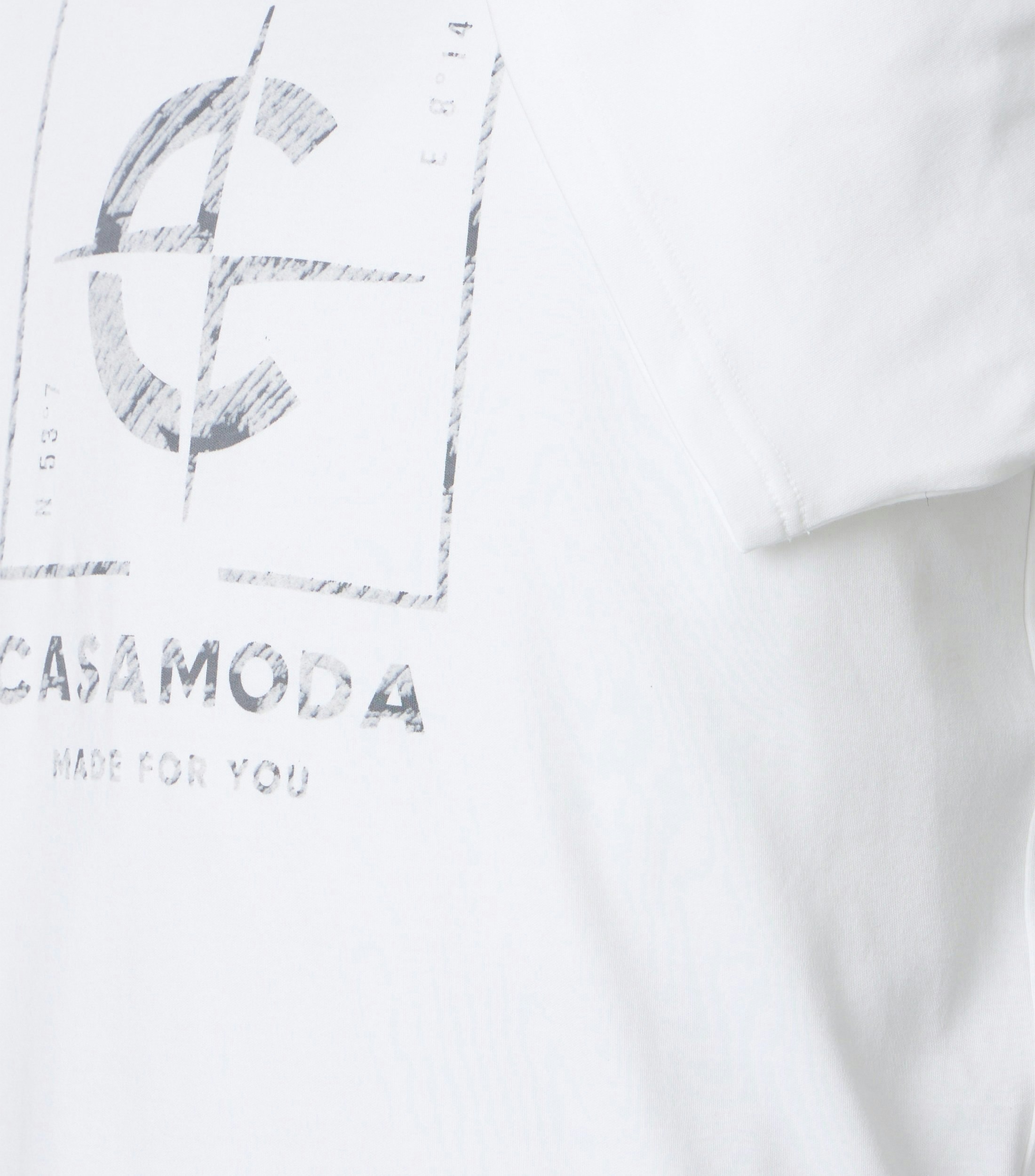 Ein T-Shirt im uni Muster in der Farbe Weiß