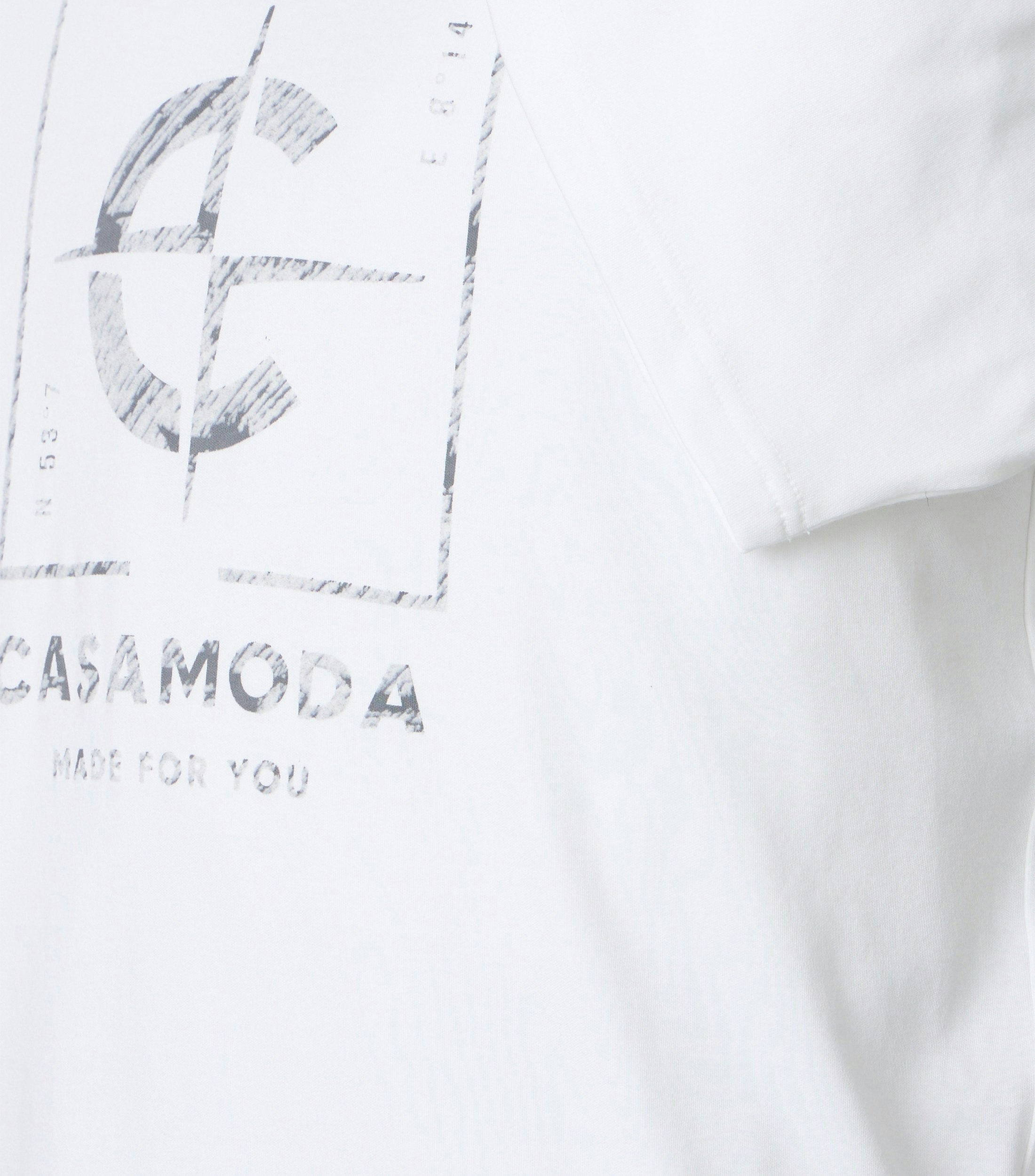 Ein T-Shirt im uni Muster in der Farbe Weiß