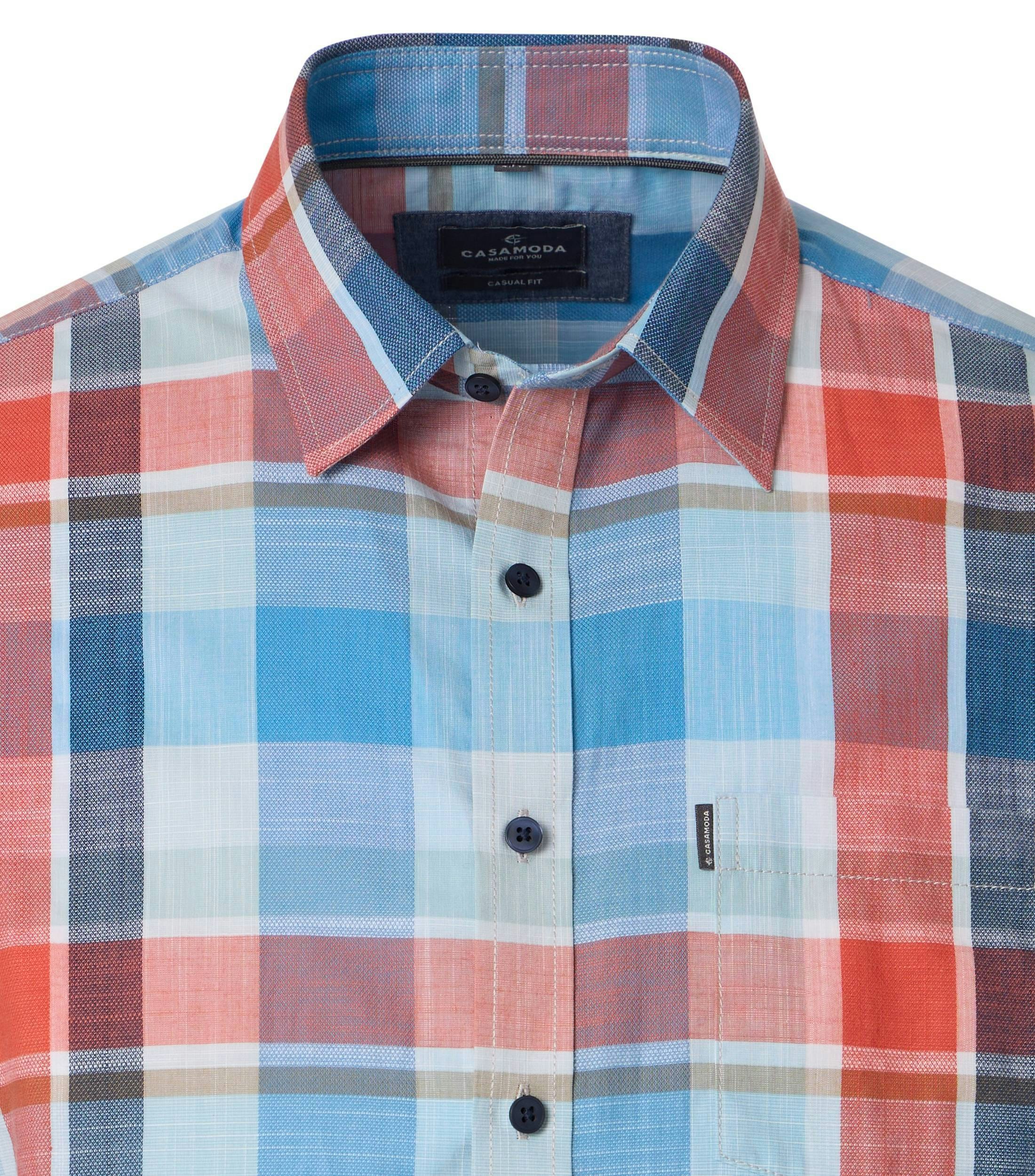 Ein Freizeithemd im kariert Muster in der Farbe Türkis