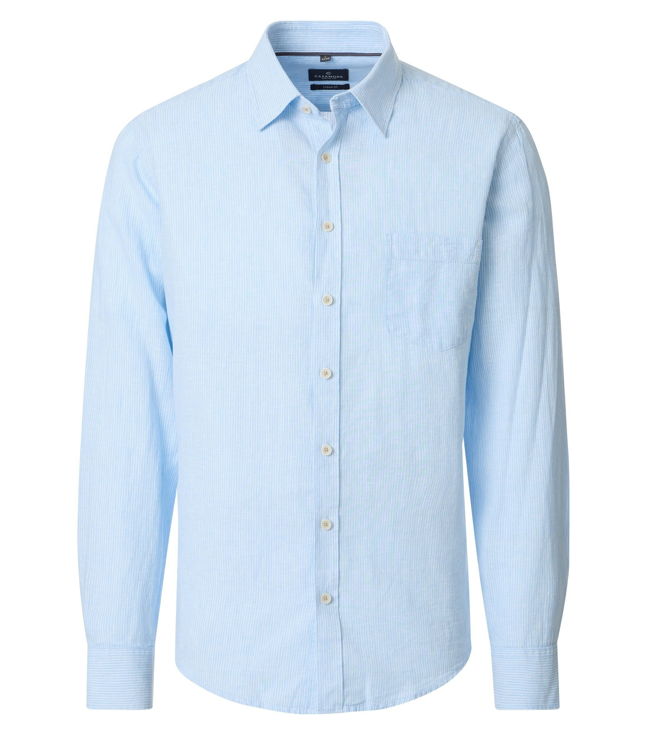 Ein Freizeithemd im gestreift Muster in der Farbe Hellblau