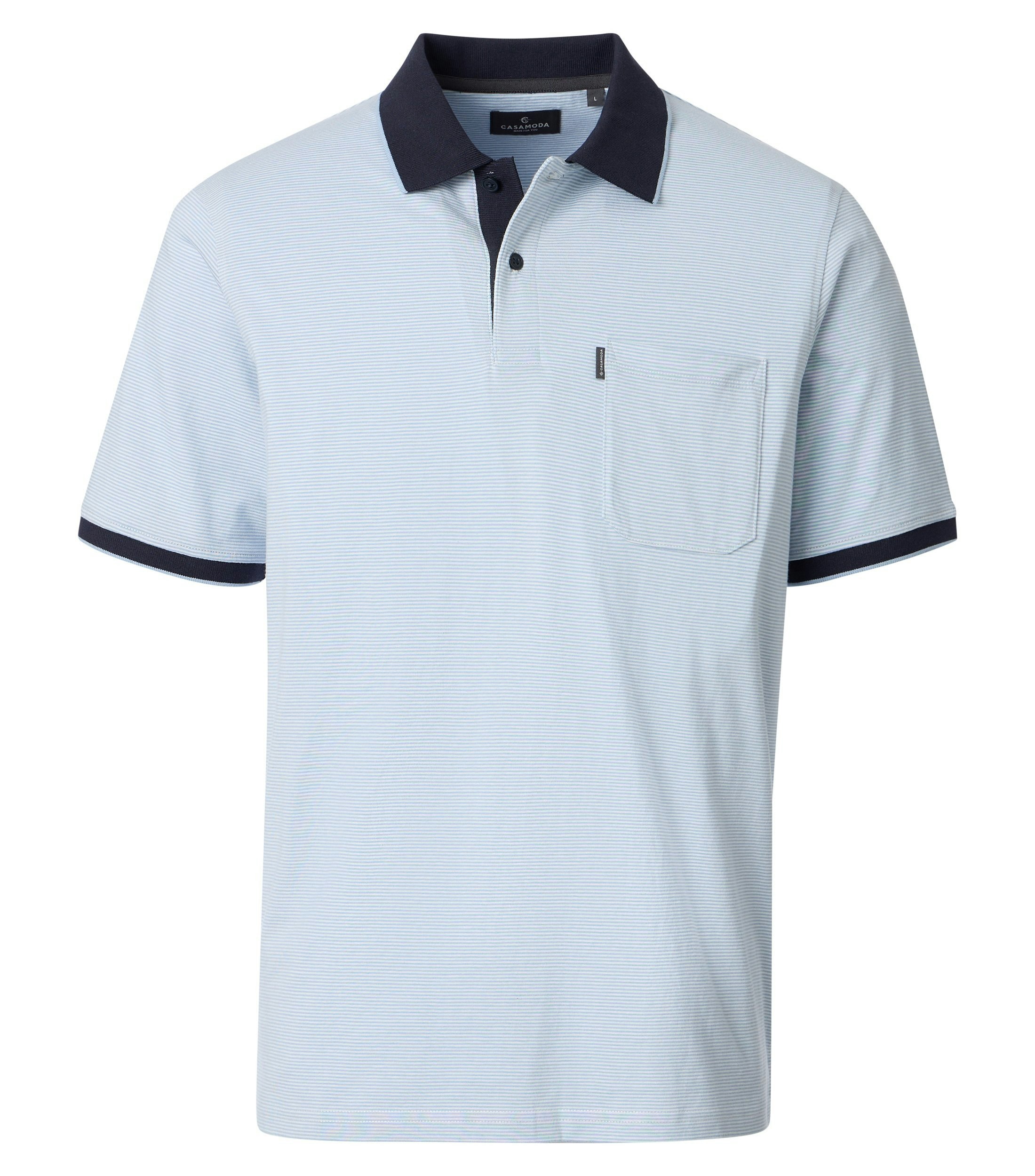 Ein Polo-Shirt im gestreift Muster in der Farbe Hellblau