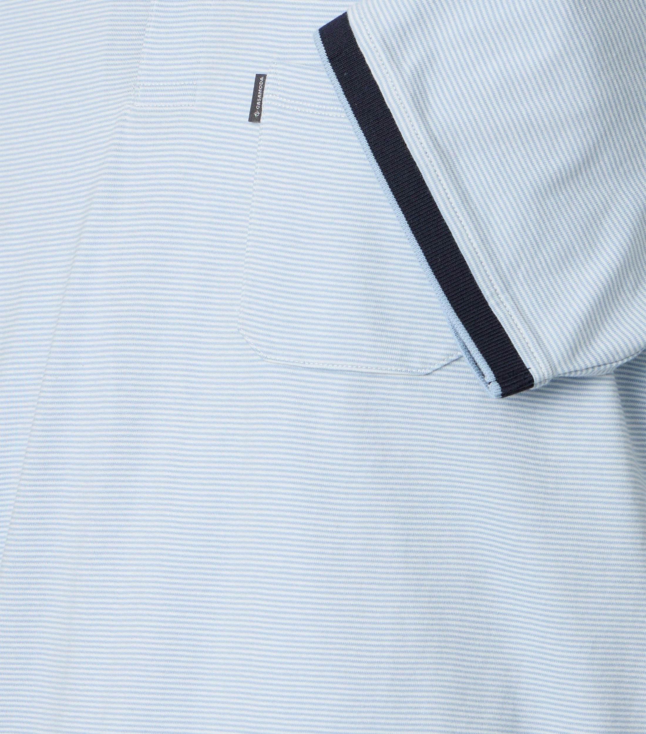 Polo-Shirt im gestreiften Muster in der Farbe Hellblau