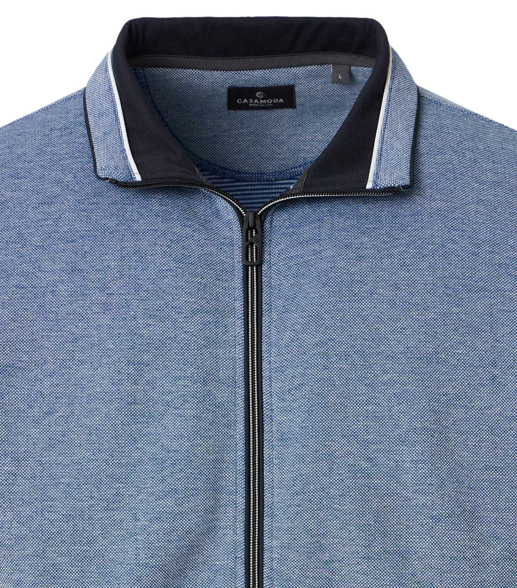 Eine Sweatweste im uni Muster in der Farbe Blau