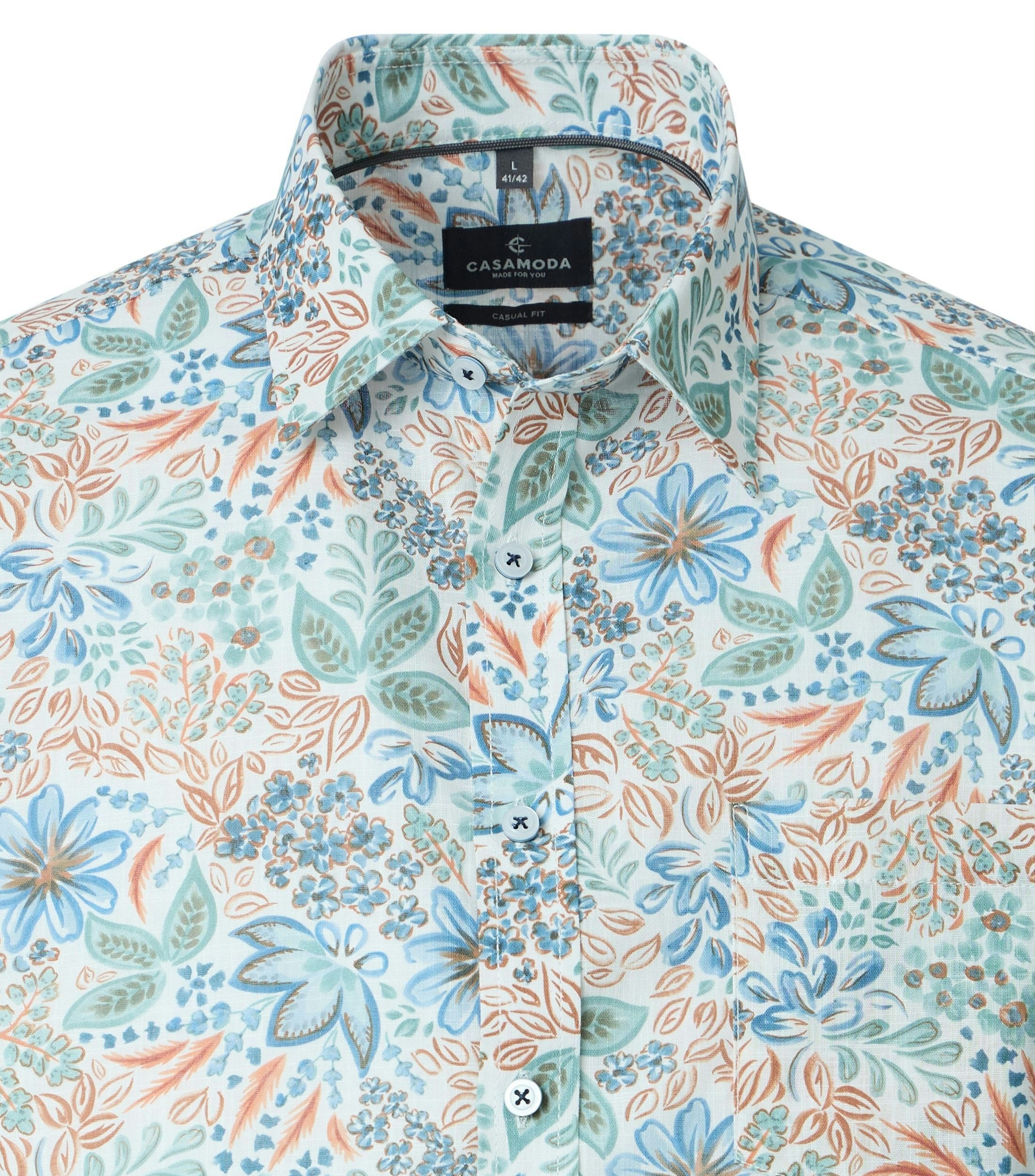 Ein Freizeithemd im Print Muster in der Farbe Orange