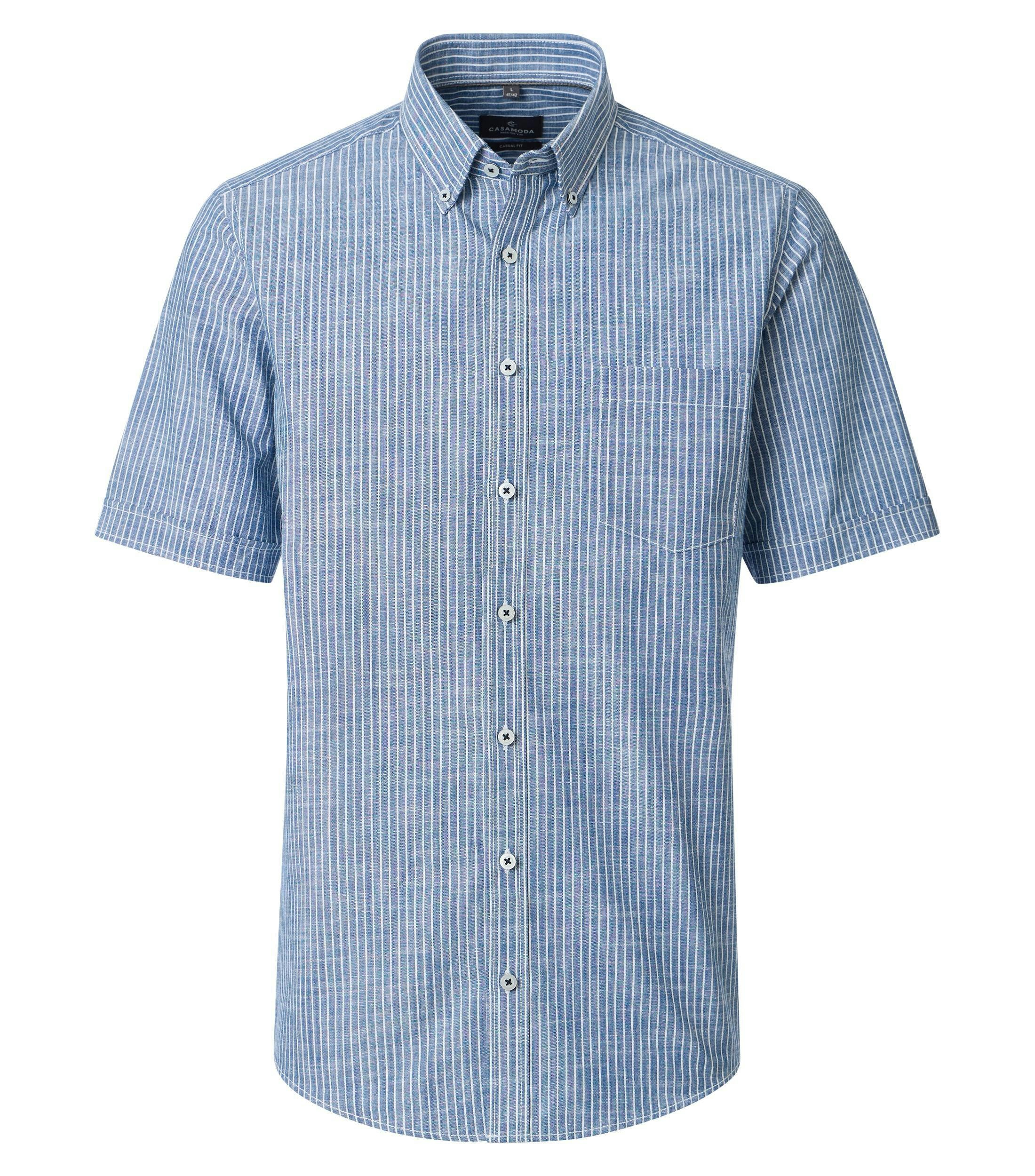 Ein Freizeithemd im gestreift Muster in der Farbe Blau