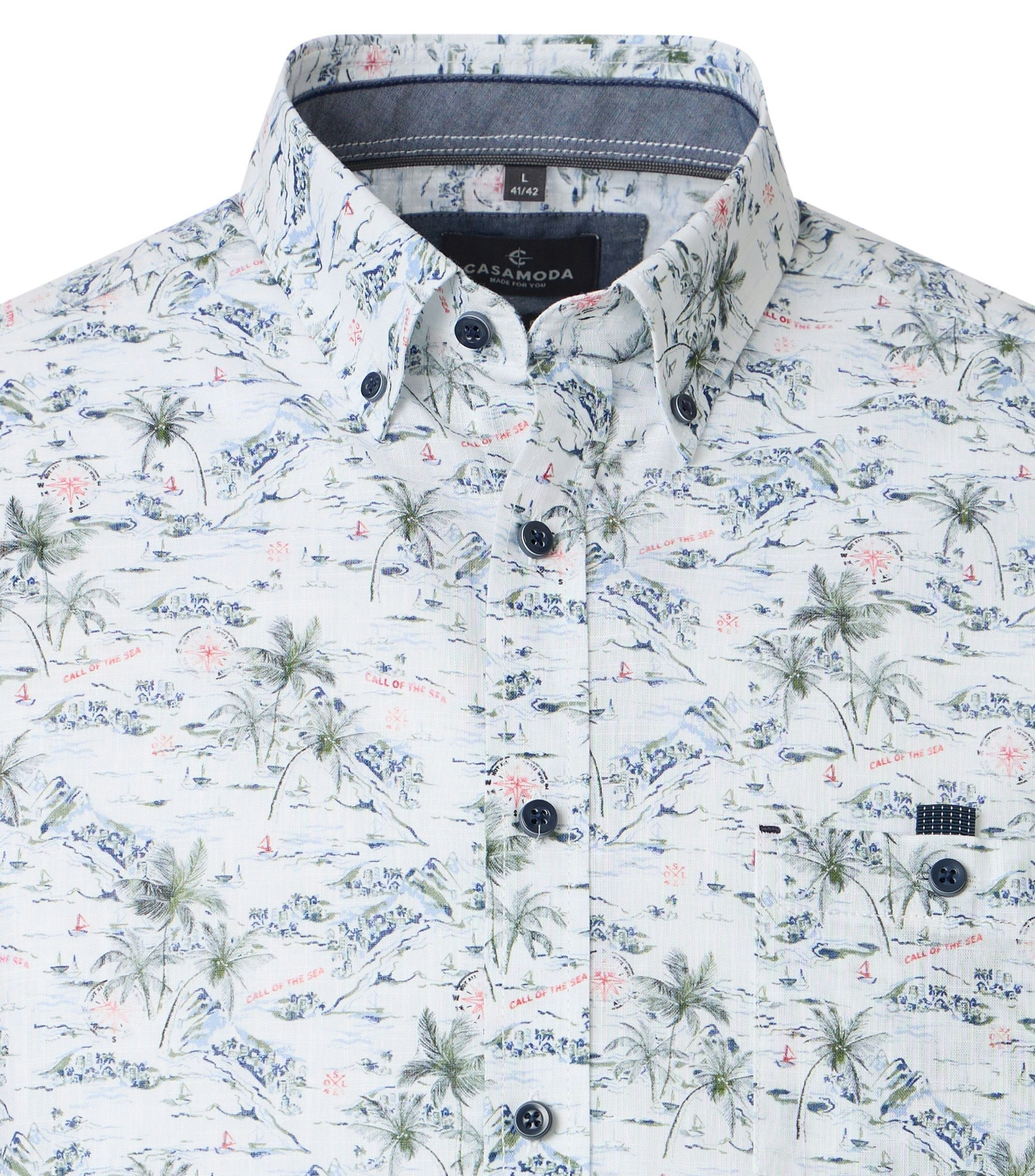 Ein Freizeithemd im Print Muster in der Farbe Grün