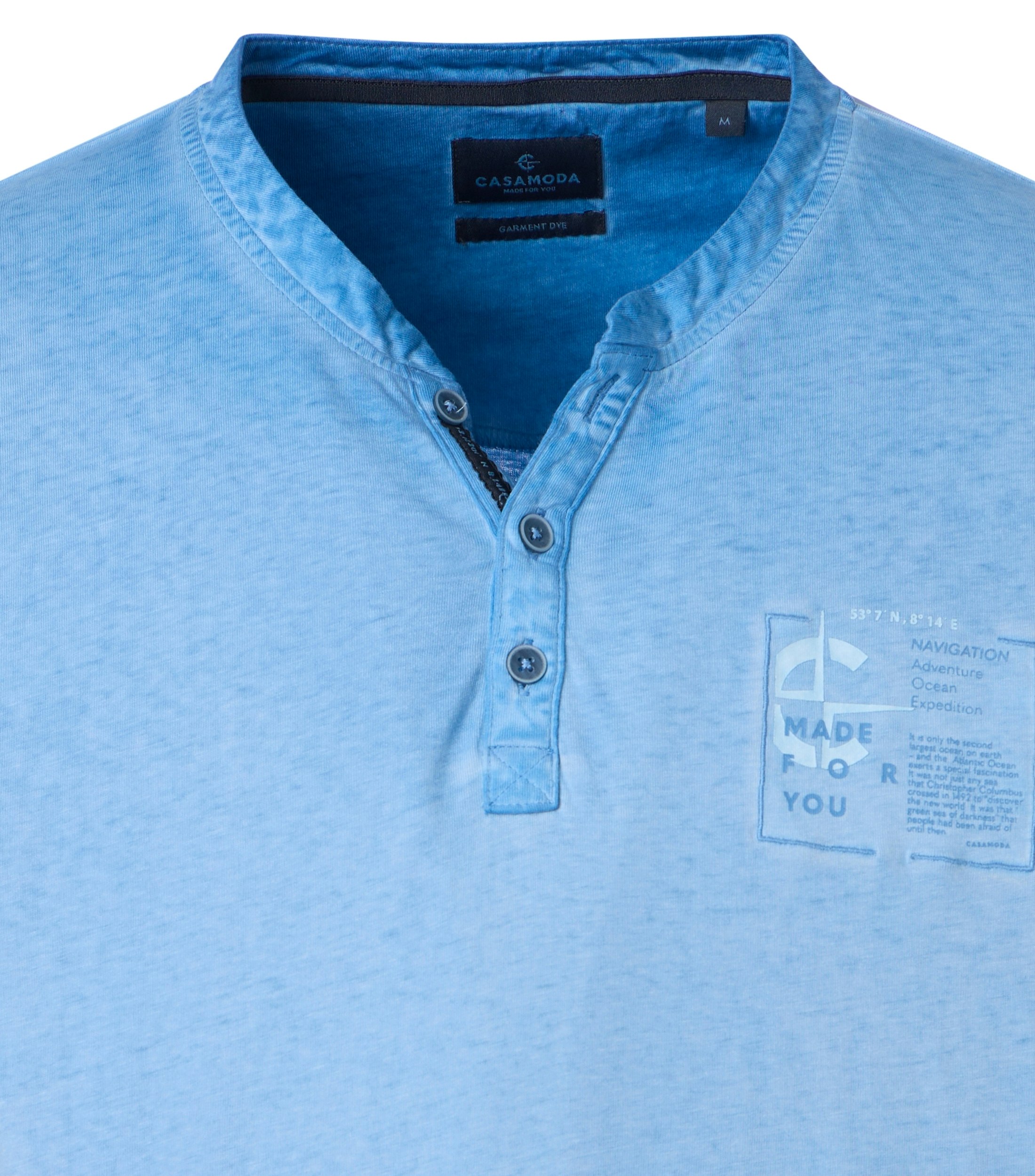 Ein T-Shirt im uni Muster in der Farbe Hellblau