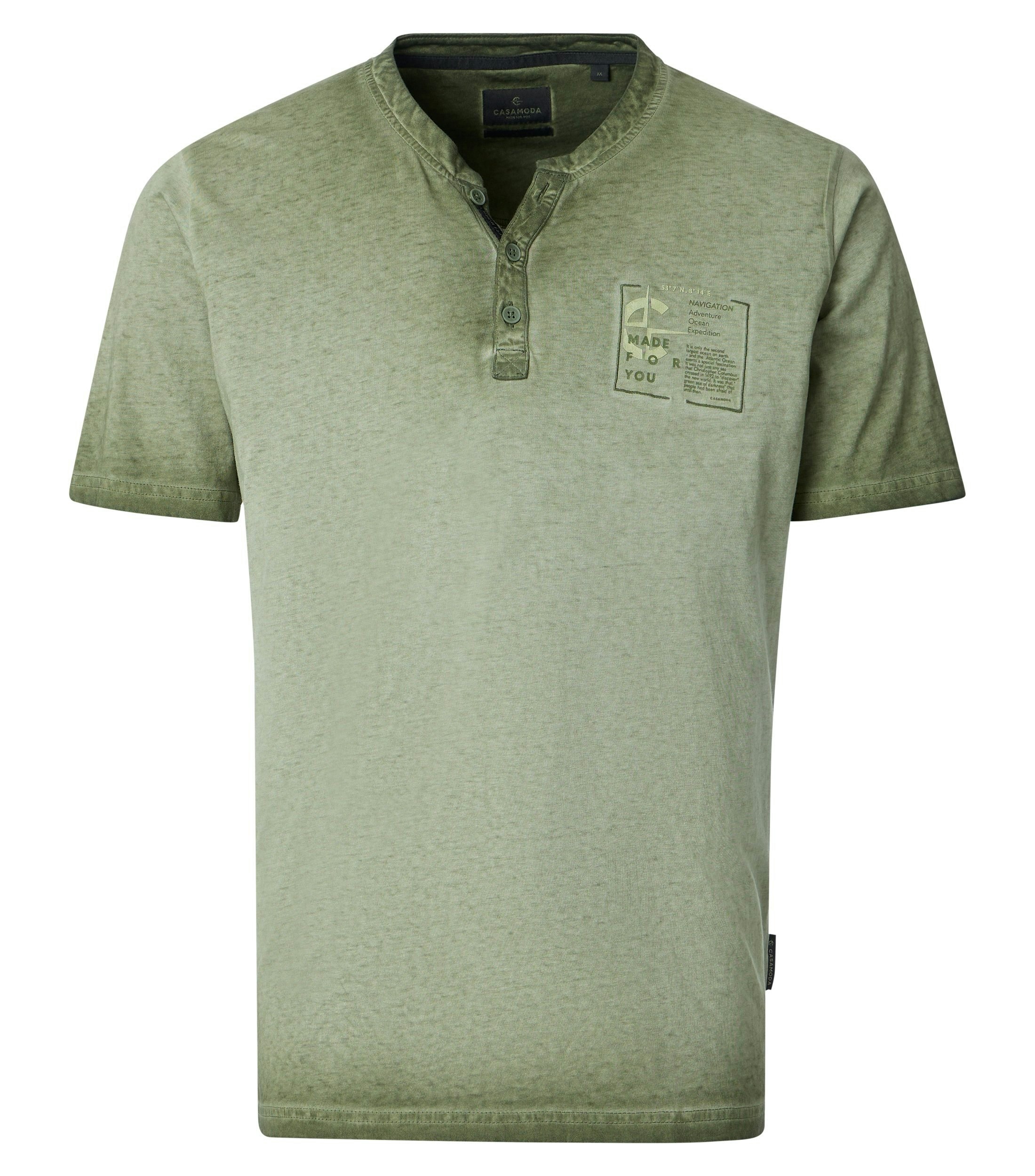 Ein T-Shirt im uni Muster in der Farbe Grün