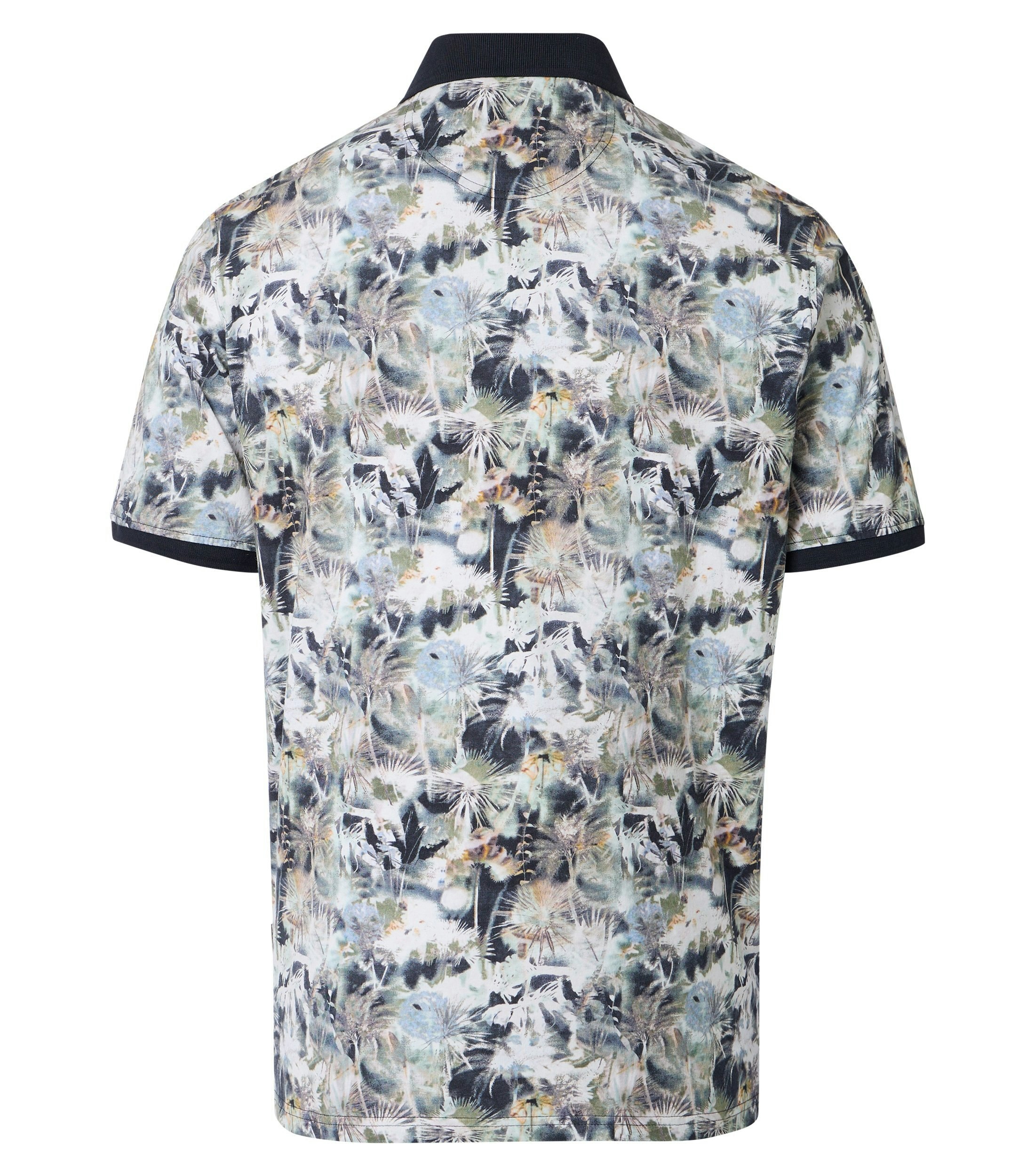 Ein Polo-Shirt im andere Muster Muster in der Farbe Grün