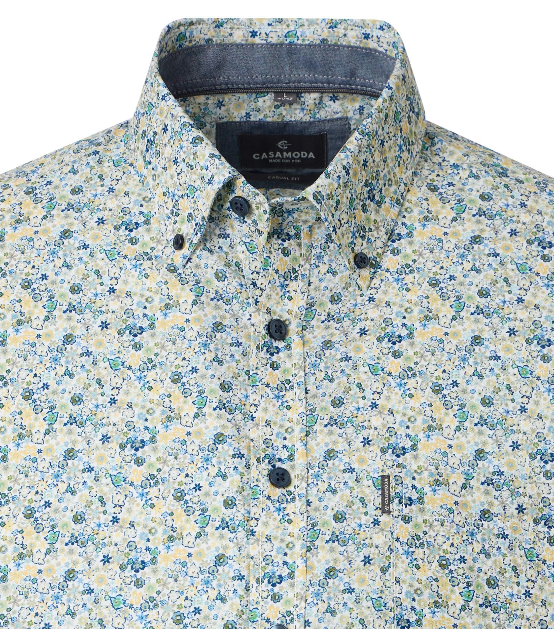 Ein Freizeithemd im Print Muster in der Farbe Grün