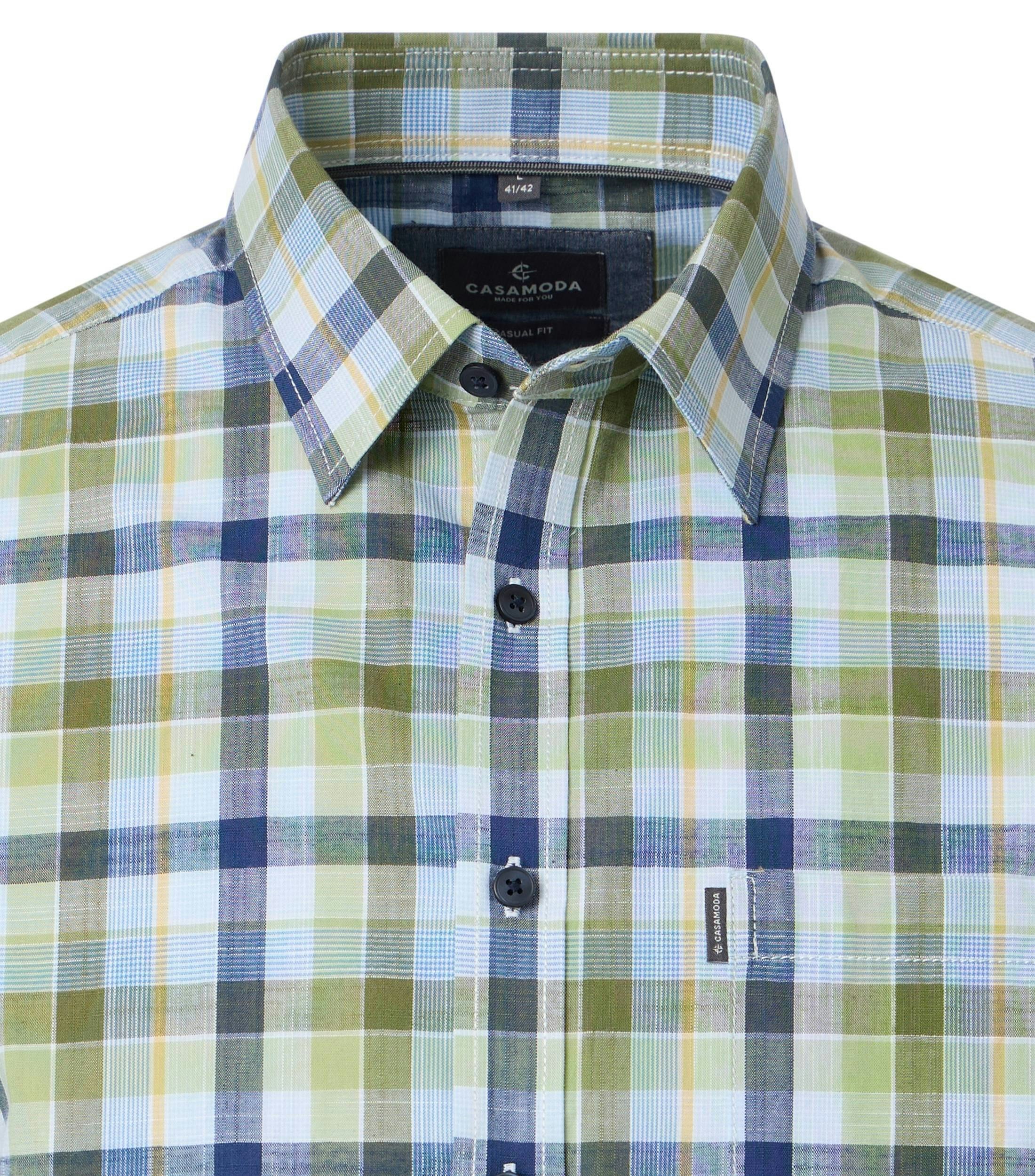 Ein Freizeithemd im kariert Muster in der Farbe Grün