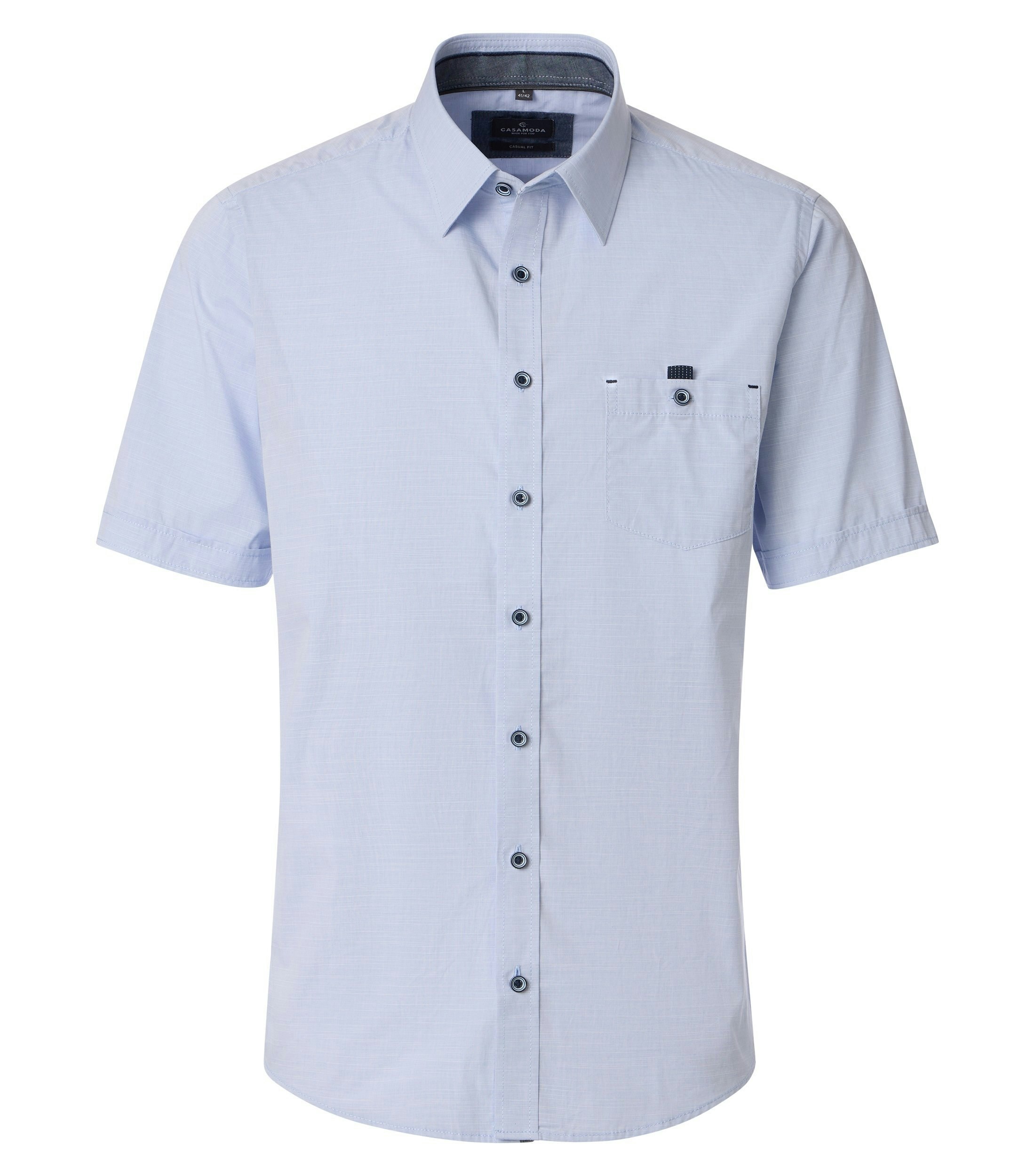 Ein Freizeithemd im uni Muster in der Farbe Hellblau