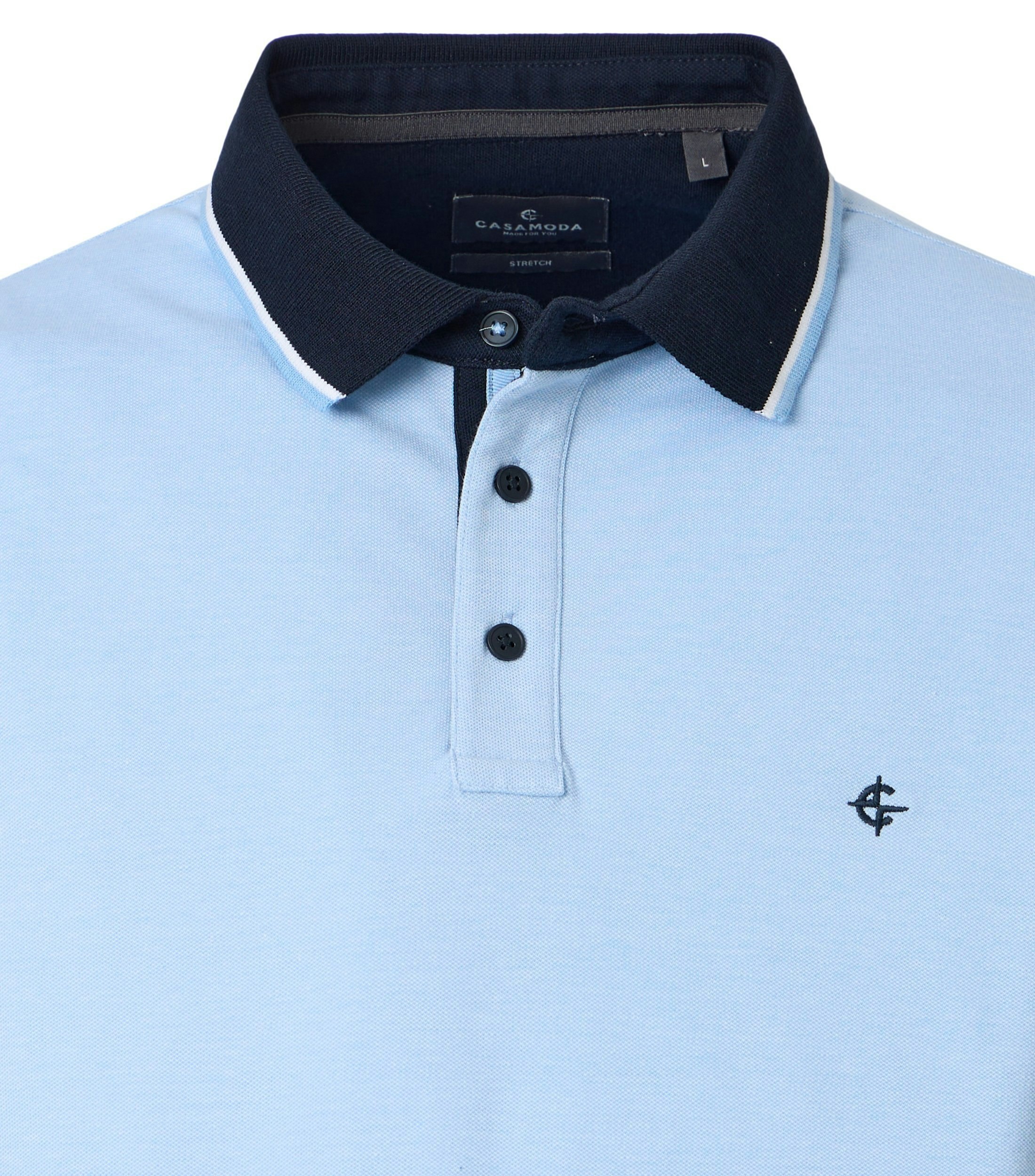 Ein Polo-Shirt im uni Muster in der Farbe Hellblau