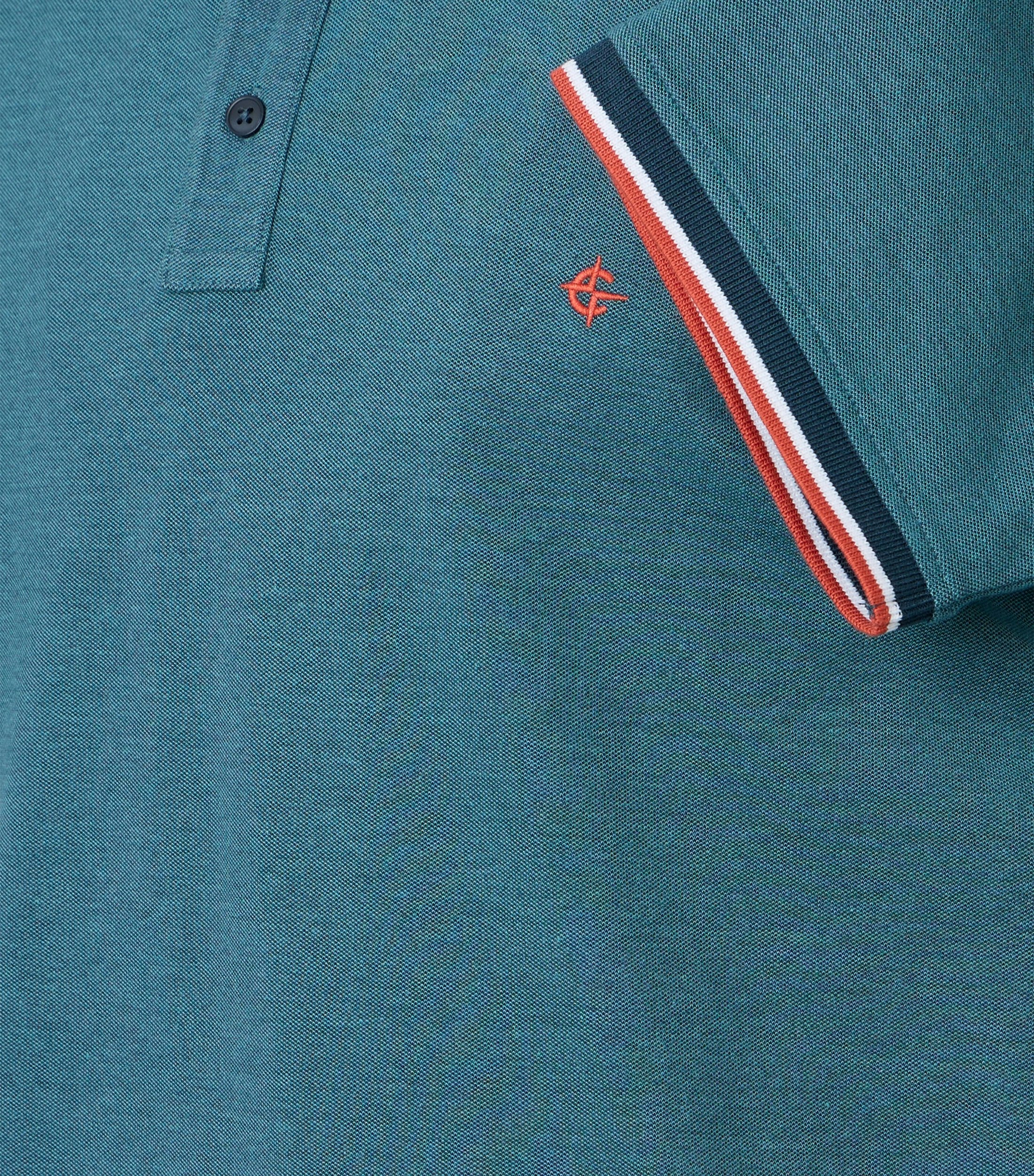 Ein Polo-Shirt im uni Muster in der Farbe dunkles Türkis