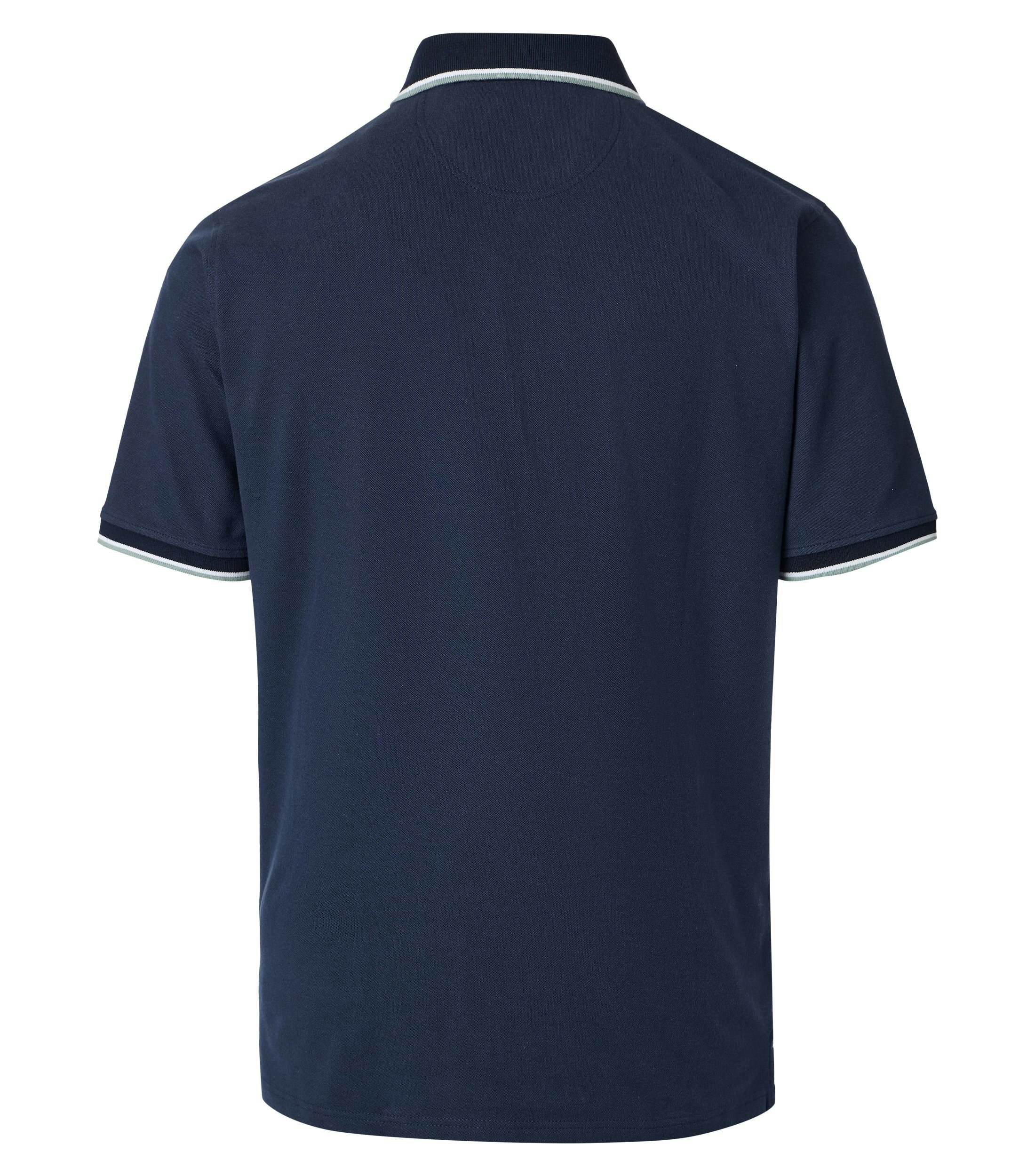 Ein Polo-Shirt im uni Muster in der Farbe Dunkelblau