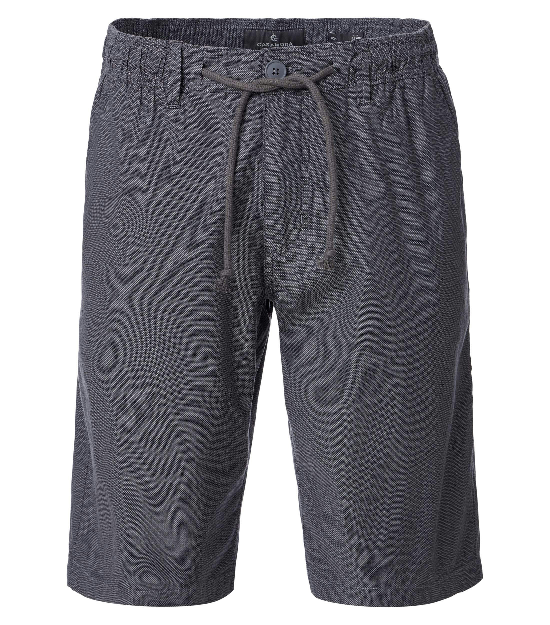 Eine Shorts im uni Muster in der Farbe Blau