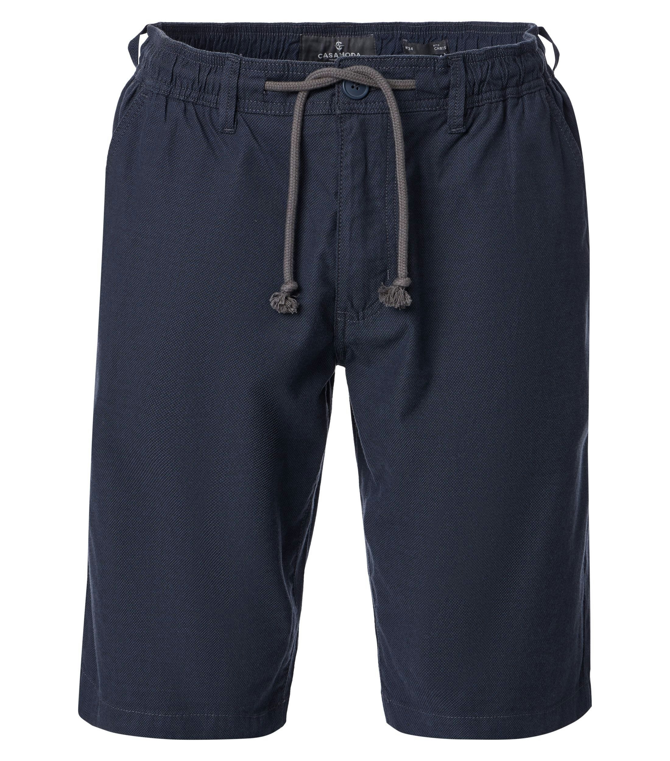 Eine Shorts im uni Muster in der Farbe Dunkelblau