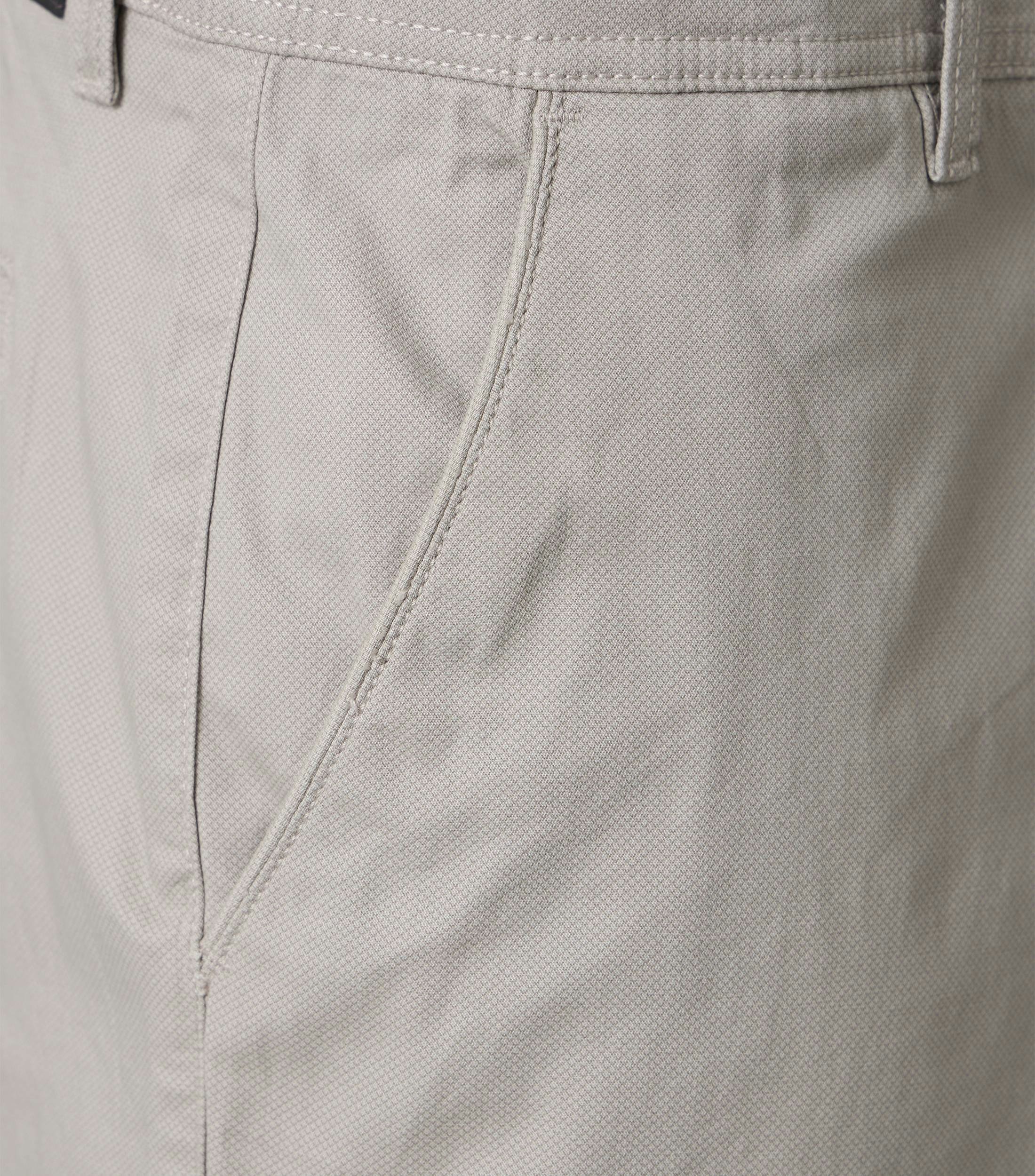 Shorts im unifarbenen Design in der Farbe Weißbeige