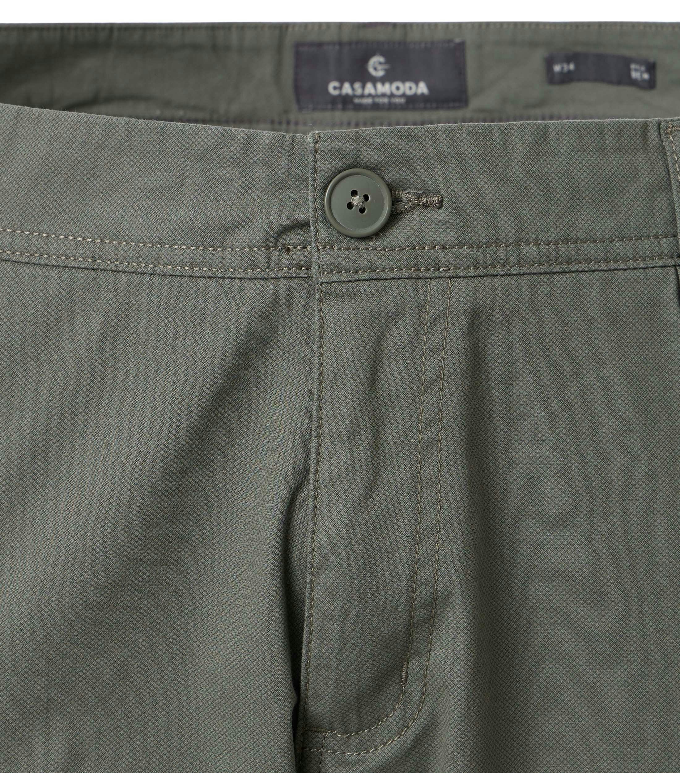 Shorts im unifarbenen Design in der Farbe Dunkelgrün