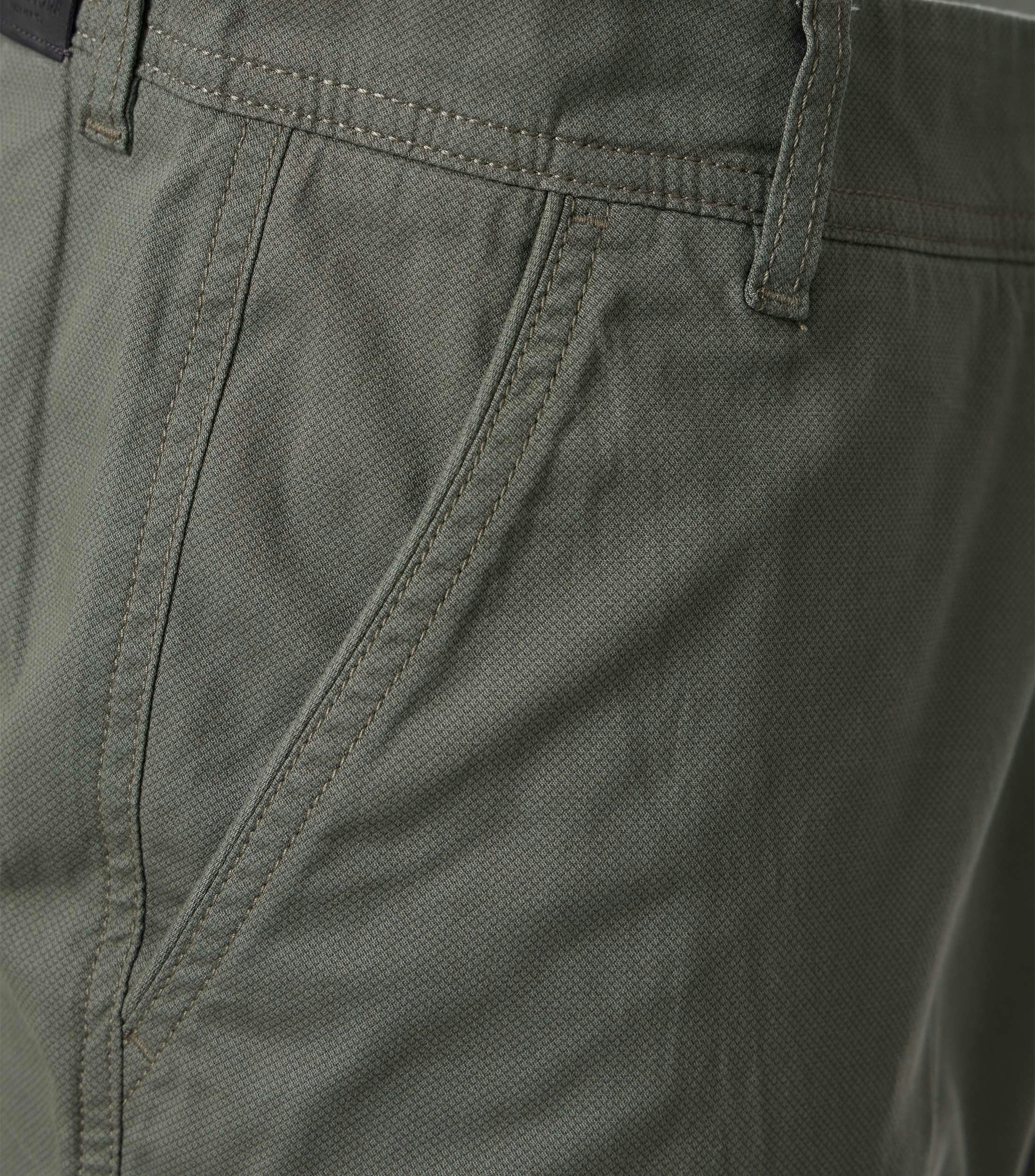 Shorts im unifarbenen Design in der Farbe Dunkelgrün