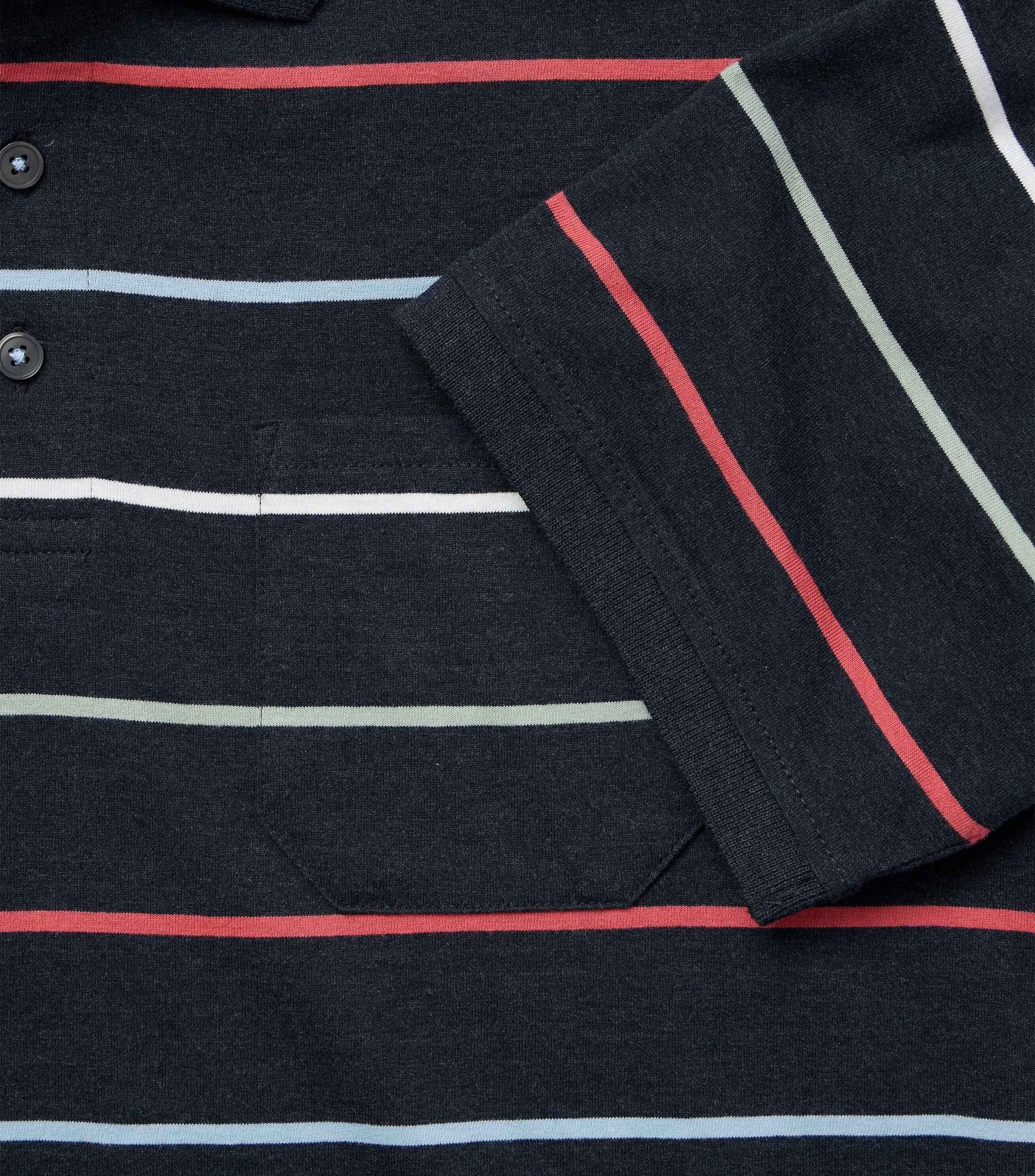 Polo-Shirt im gestreiften Muster in der Farbe Dunkelblau