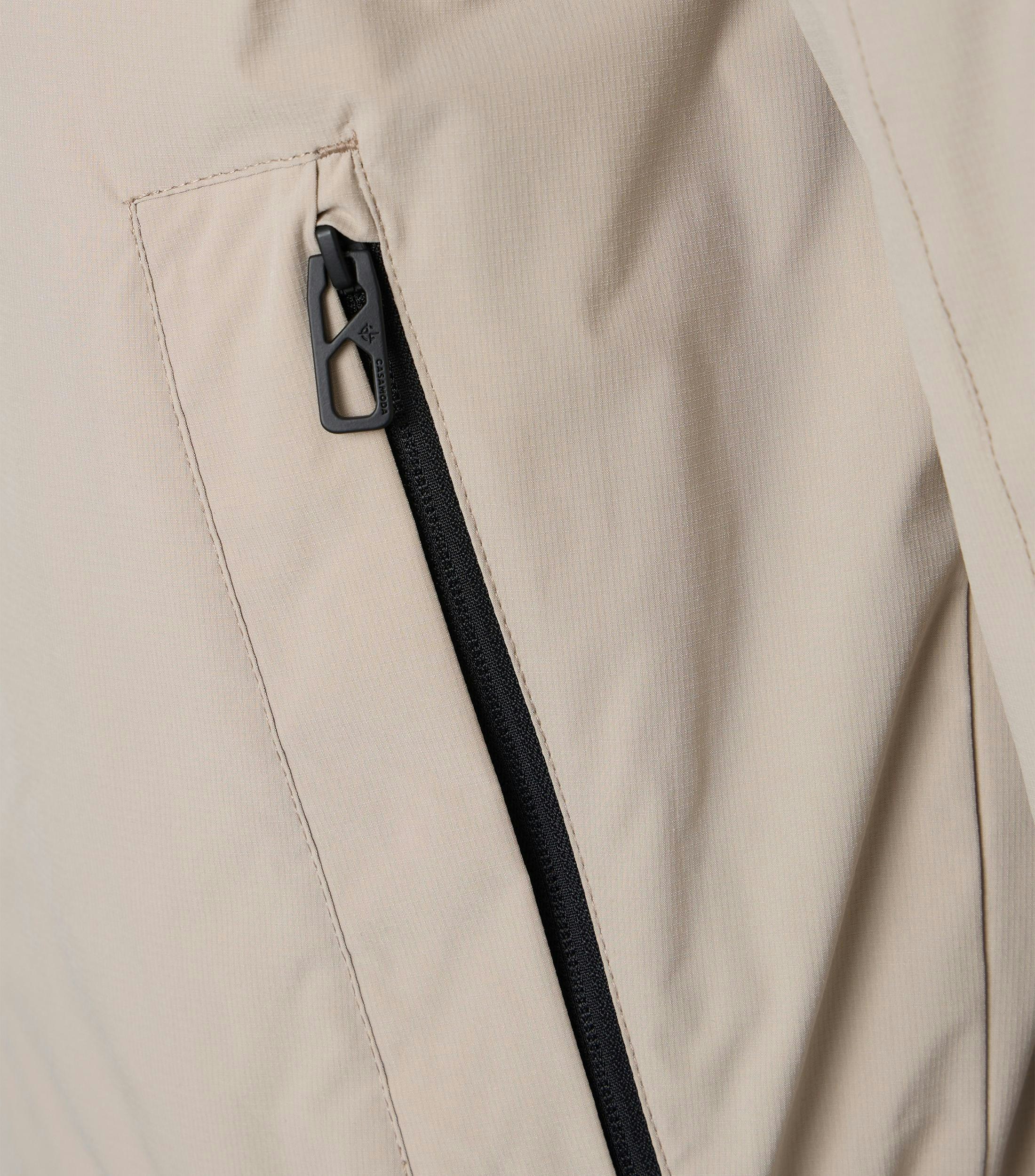 Jacke im unifarbenen Design in der Farbe Beige