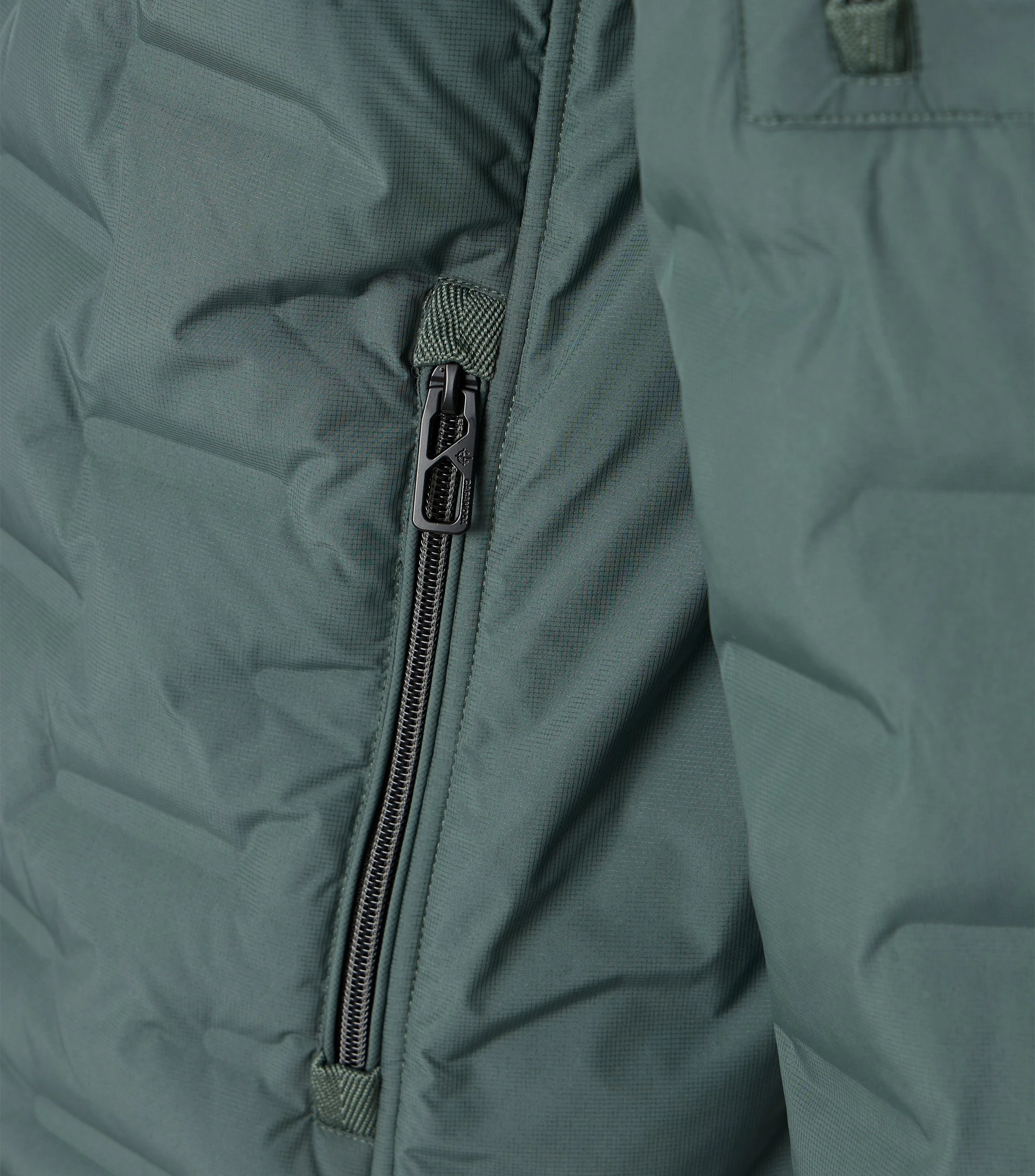 Jacke im unifarbenen Design in der Farbe Kiefergrün