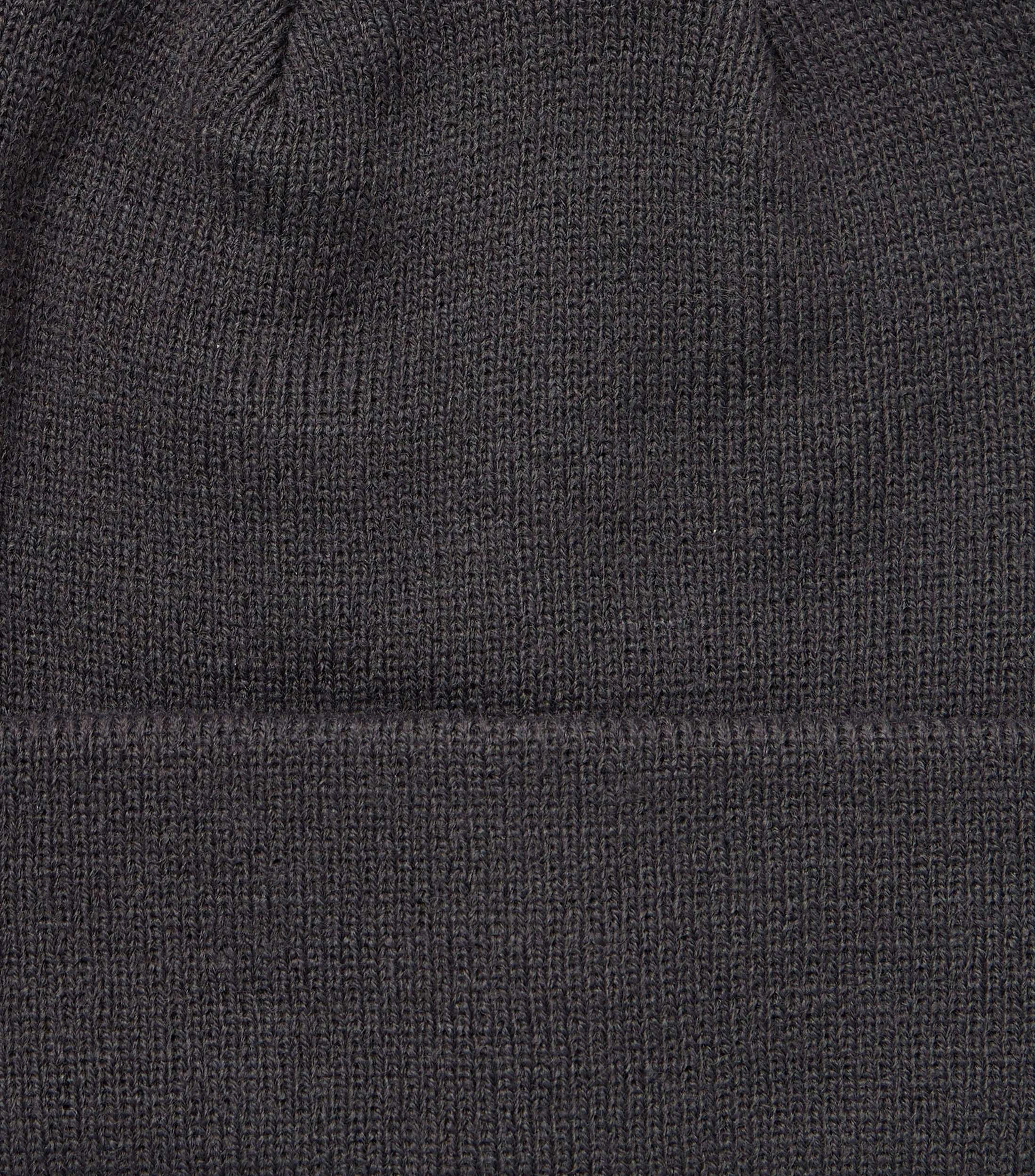 Mütze im unifarbenen Design in der Farbe Grau