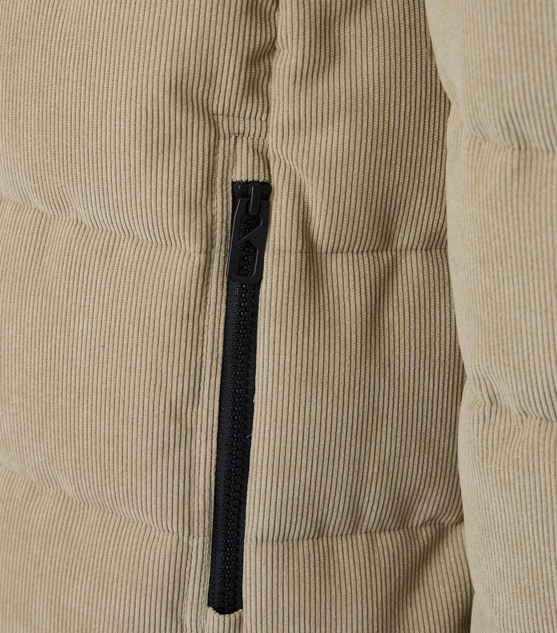 Jacke im unifarbenen Design in der Farbe Beige