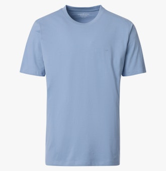 Ein T-Shirt im uni Muster in der Farbe dunkles Mittelblau