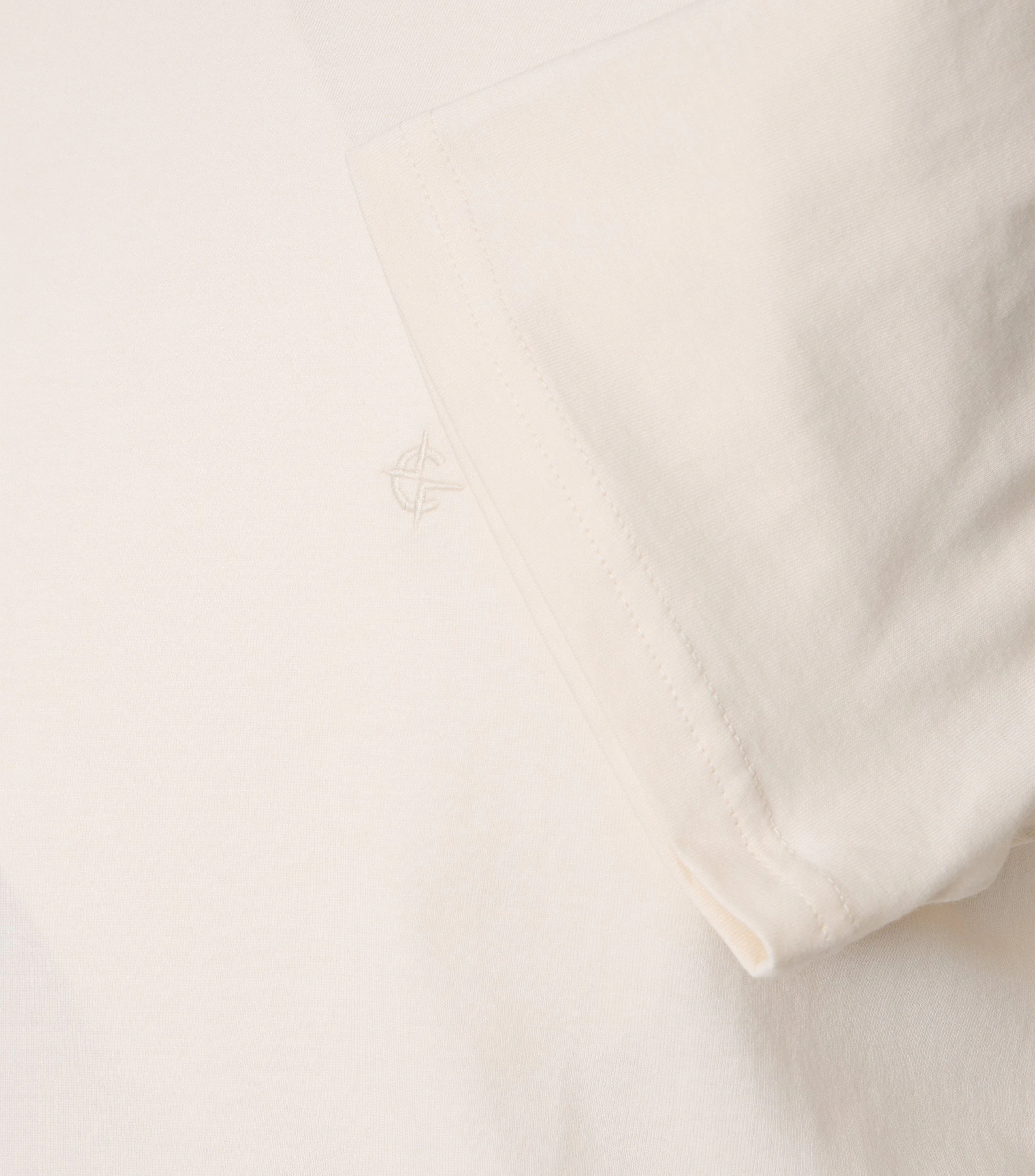 T-Shirt im unifarbenen Design in der Farbe Ivory