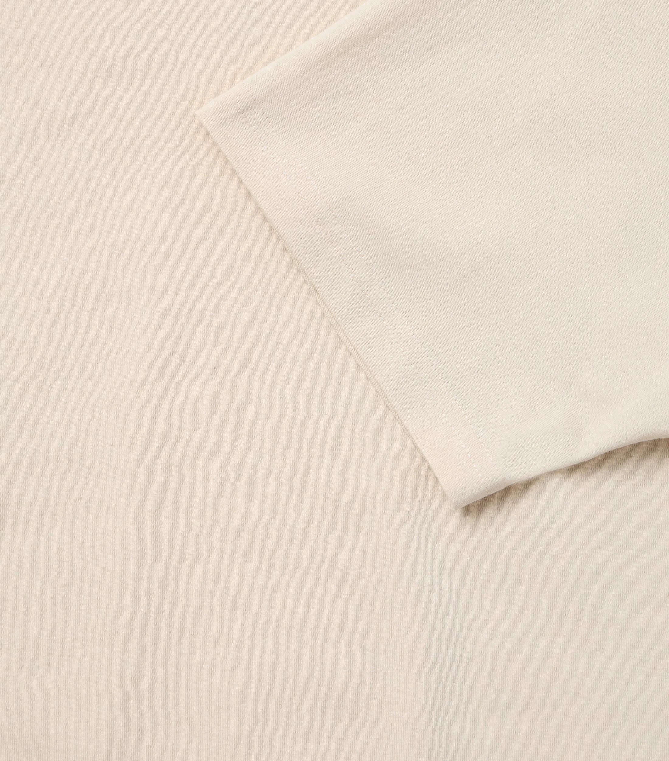 T-Shirt im unifarbenen Design in der Farbe Hellbeige