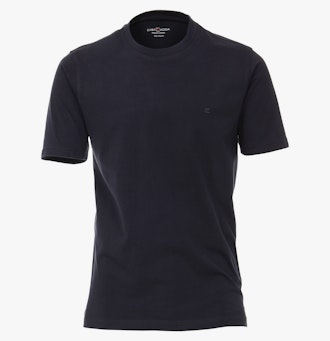 Das Model trägt ein TShirt im uni Muster in der Farbe Dunkelblau