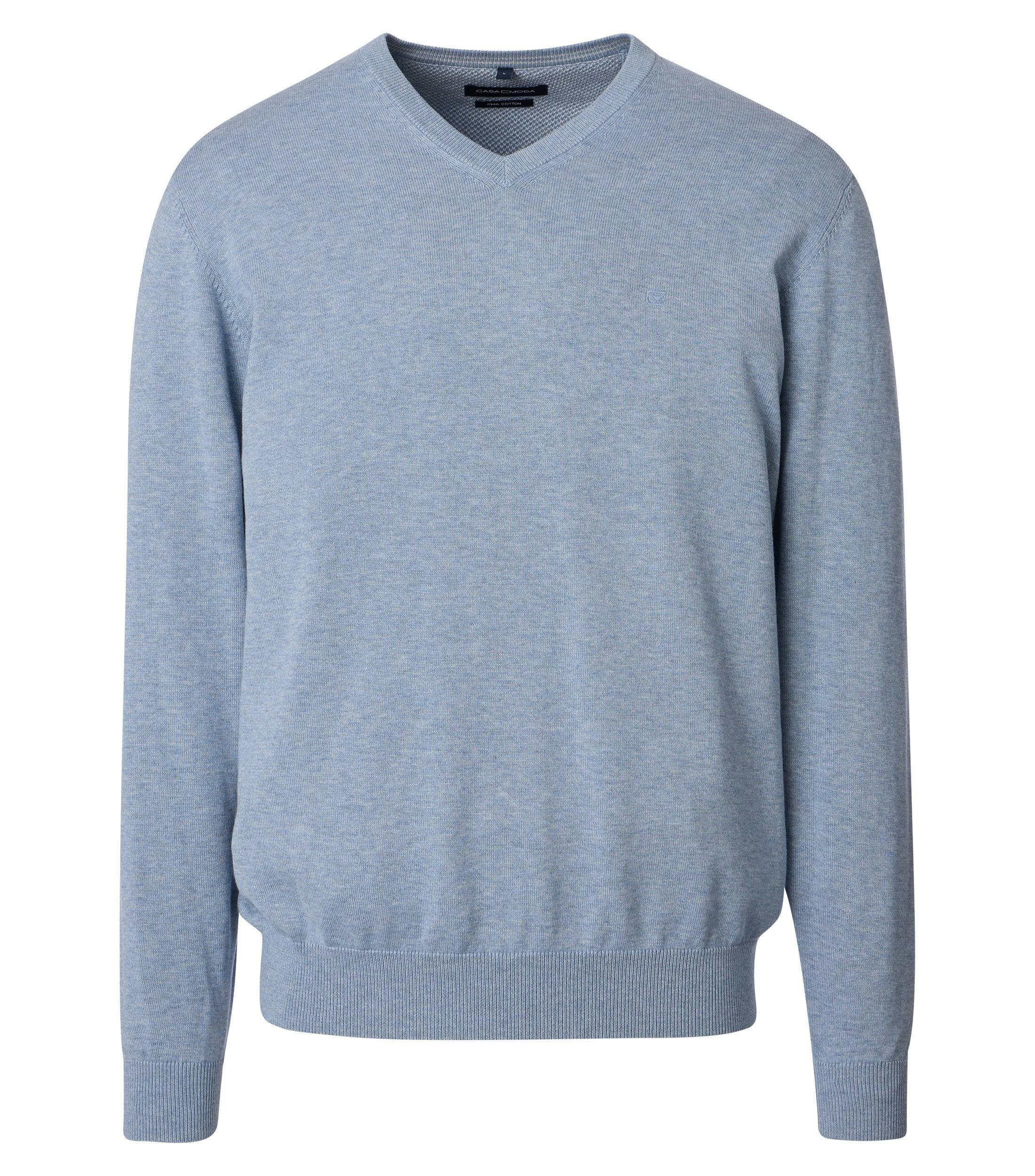 Ein Pullover im uni Muster in der Farbe Hellblau