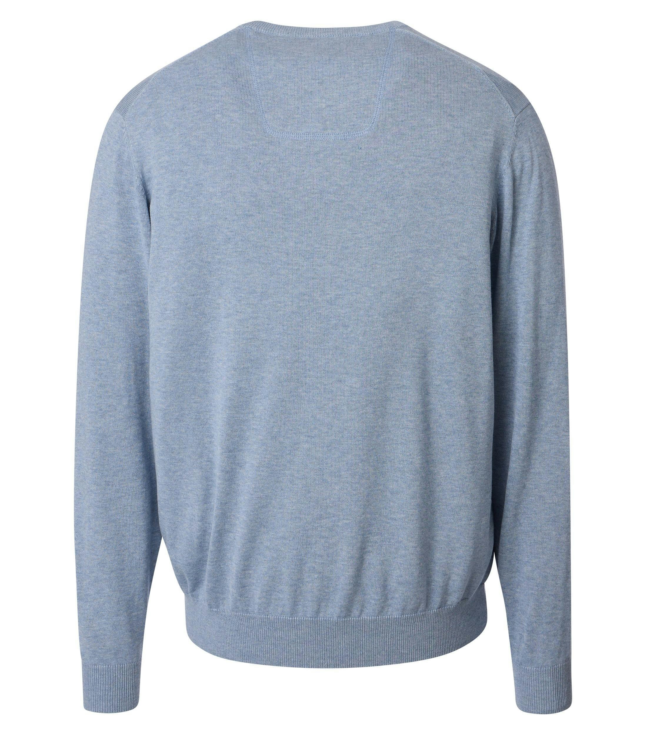 Ein Pullover im uni Muster in der Farbe Hellblau