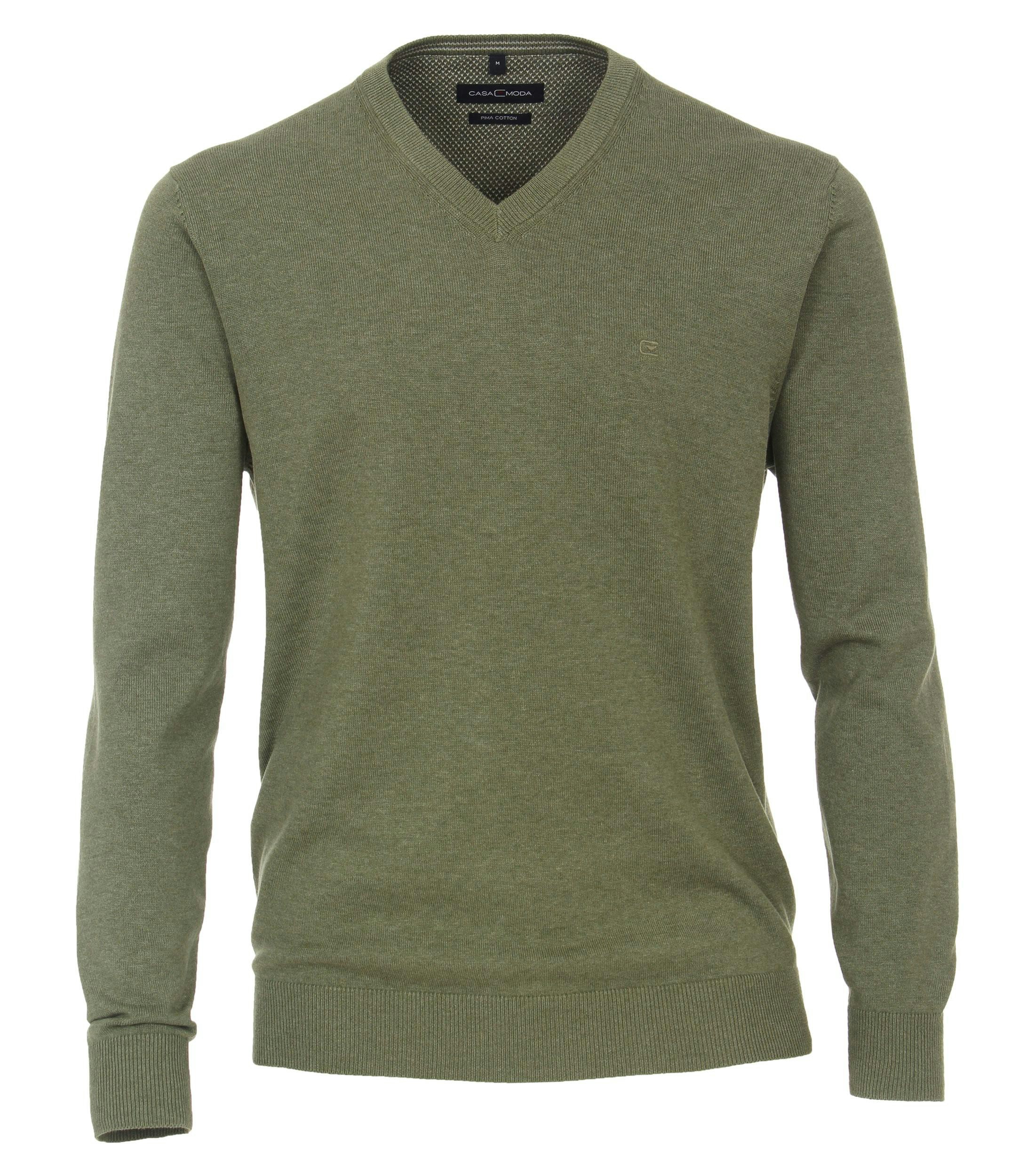 Das Model trägt ein Pullover im uni Muster in der Farbe Hellgrün