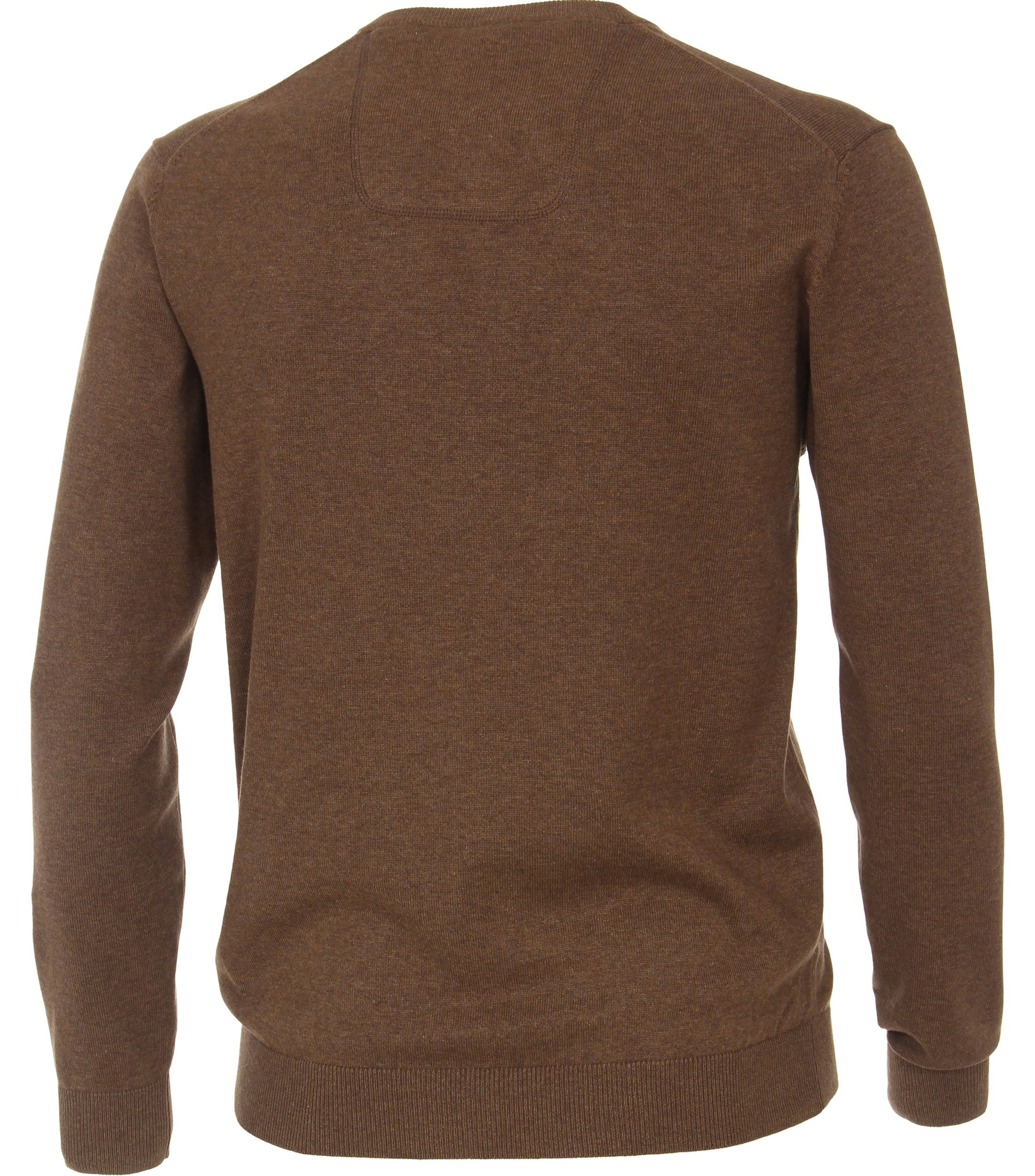 Das Model trägt ein Pullover im uni Muster in der Farbe Braun