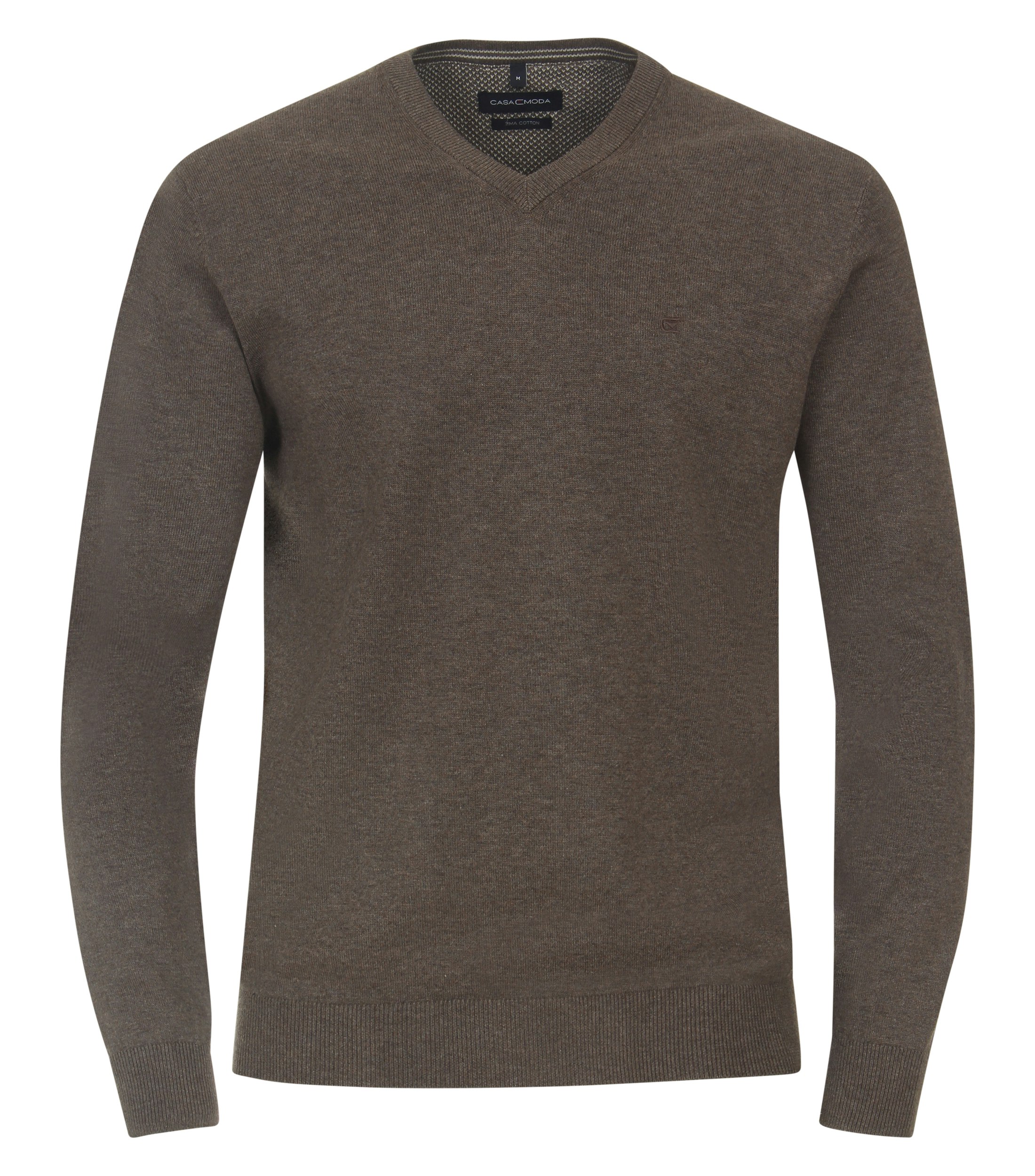 Das Model trägt ein Pullover im uni Muster in der Farbe Schlamm
