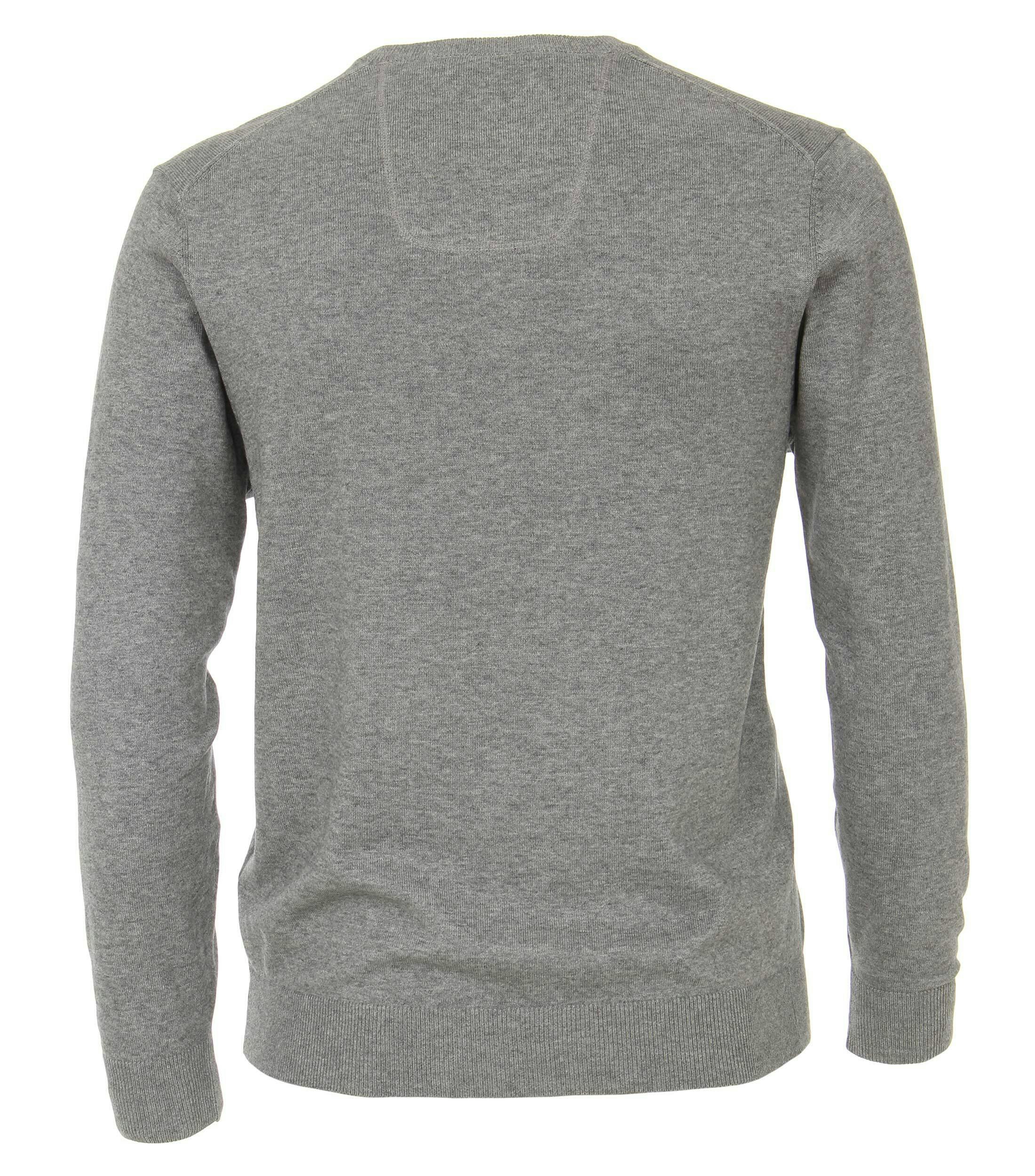 Das Model trägt ein Pullover im uni Muster in der Farbe Hellgrau