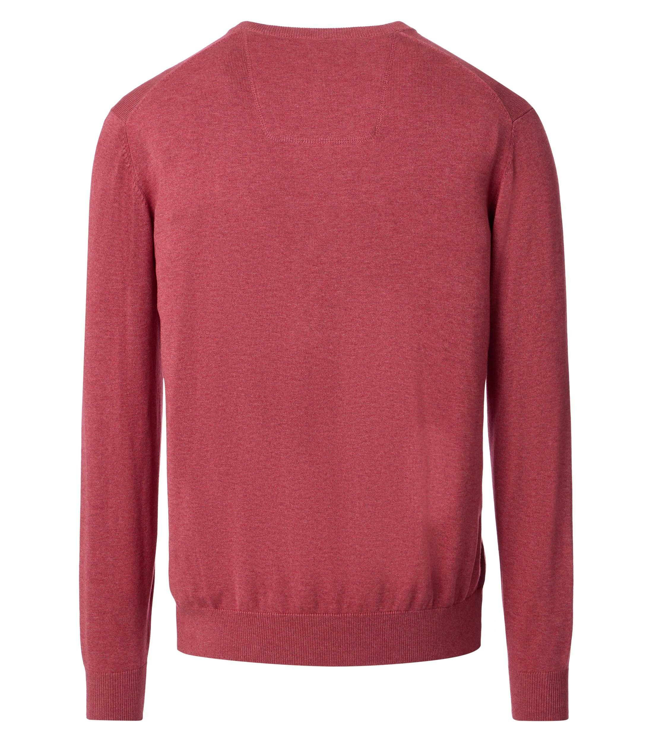 Das Model trägt ein Pullover im uni Muster in der Farbe Hellrot