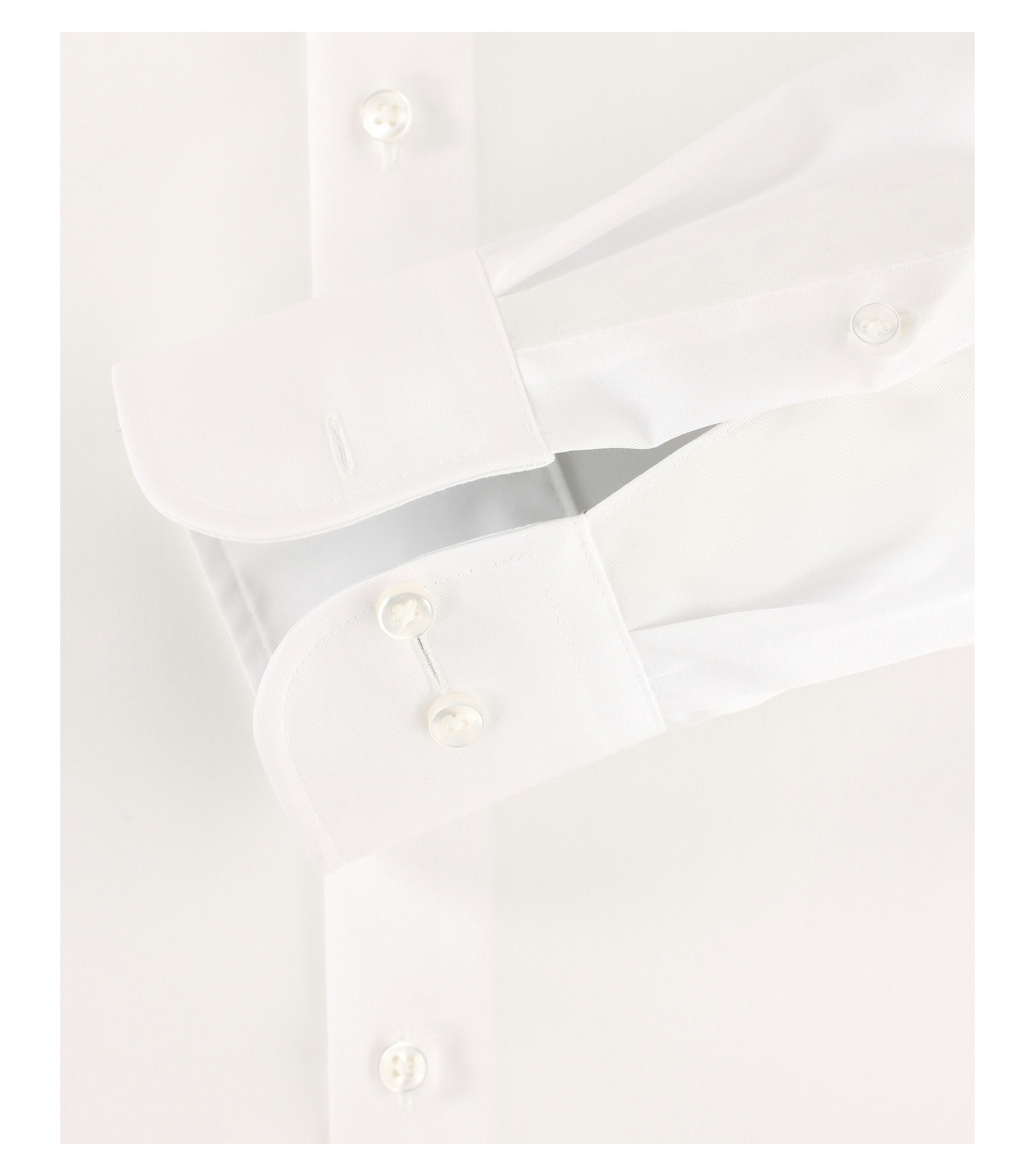 Ein Businesshemd im uni Muster in der Farbe Weiß