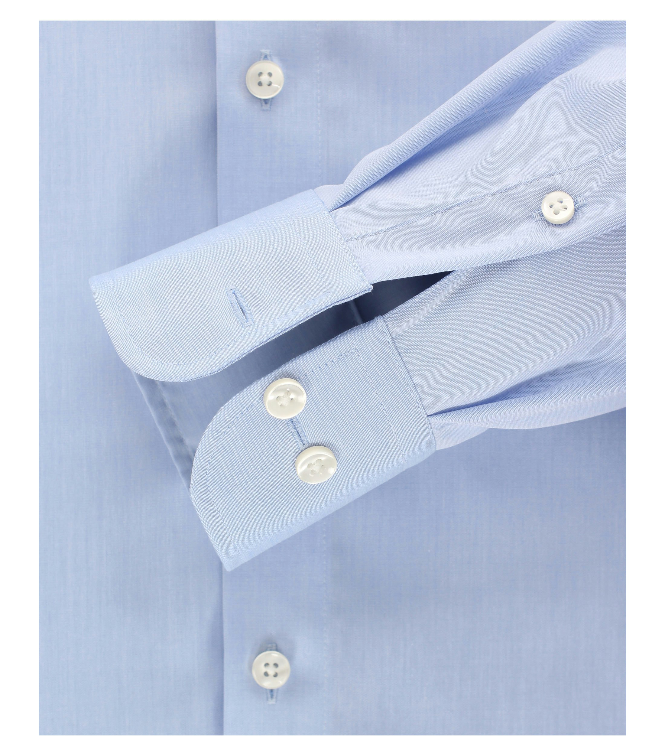 Ein Businesshemd im uni Muster in der Farbe Hellblau