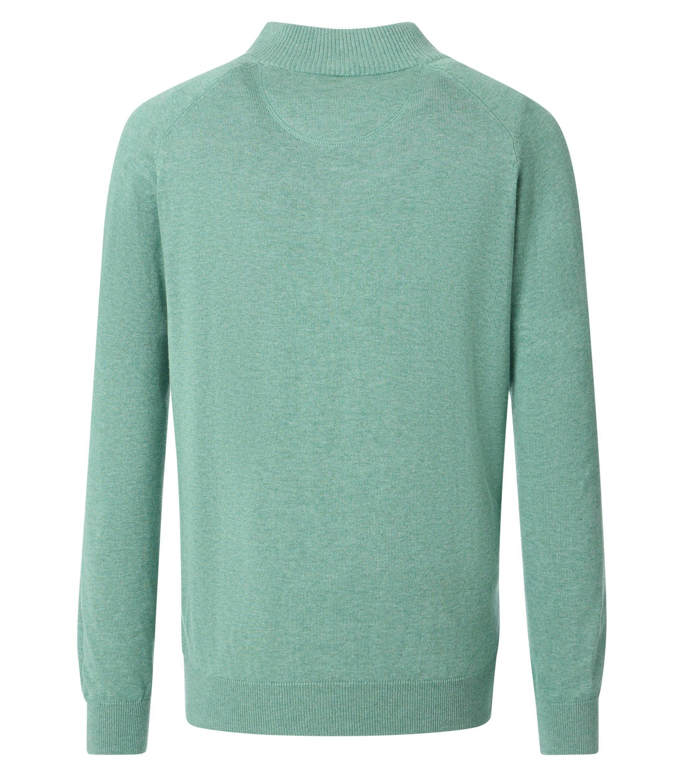 Das Model trägt eine Strickjacke im uni Muster in der Farbe Türkisgrün