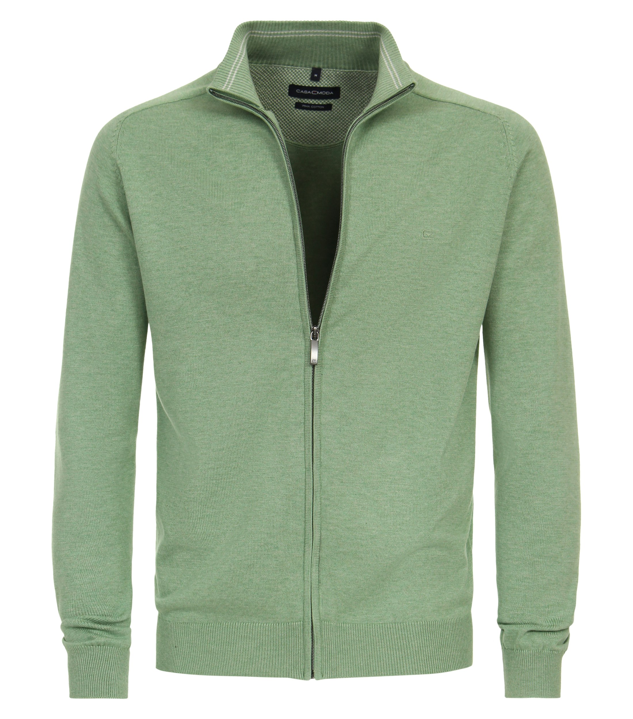 Das Model trägt eine Strickjacke im uni Muster in der Farbe Mint