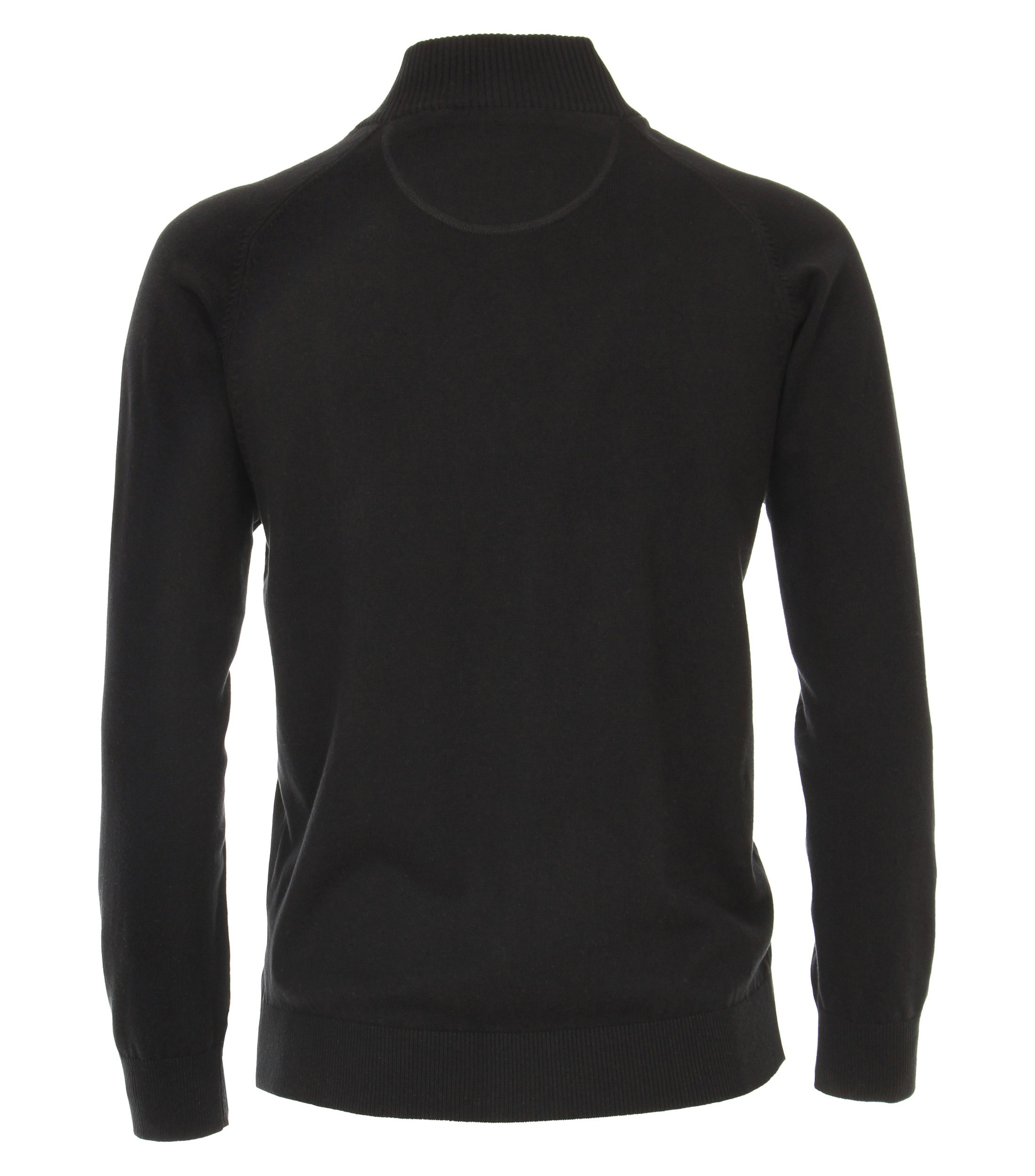 Das Model trägt eine Strickjacke im uni Muster in der Farbe Schwarz