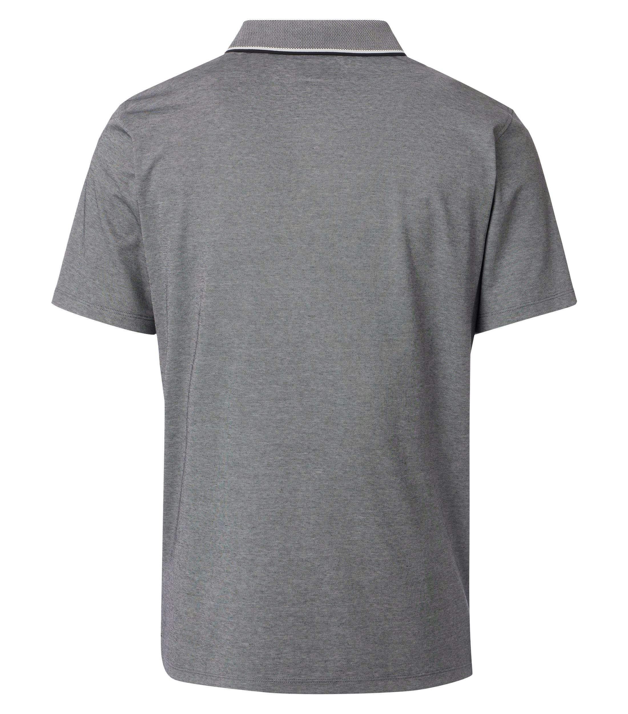 Ein Polo-Shirt im uni Muster in der Farbe Grau
